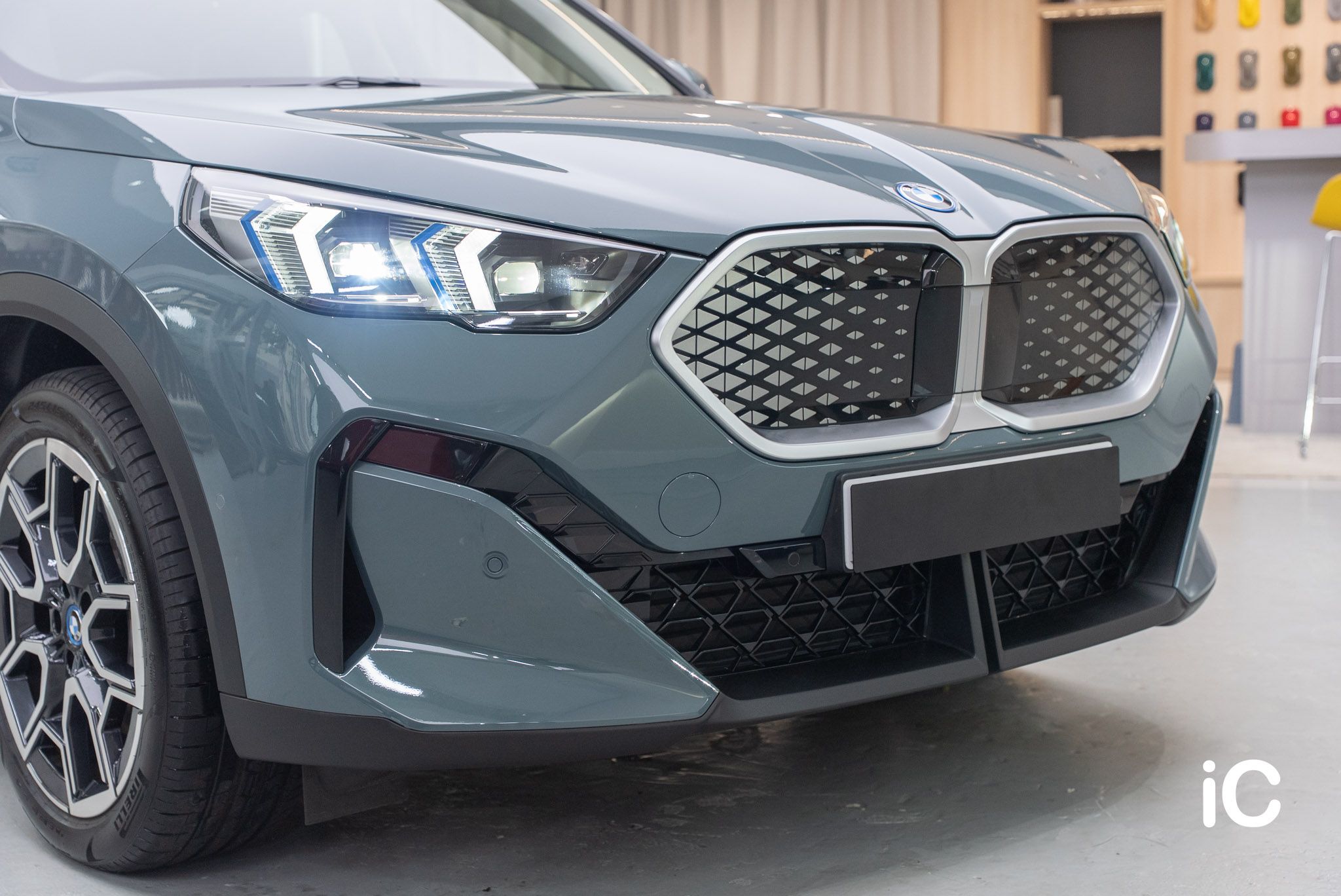 ic-detail-bmw-ix-2-cape-york-green-gyeon-ppf-13