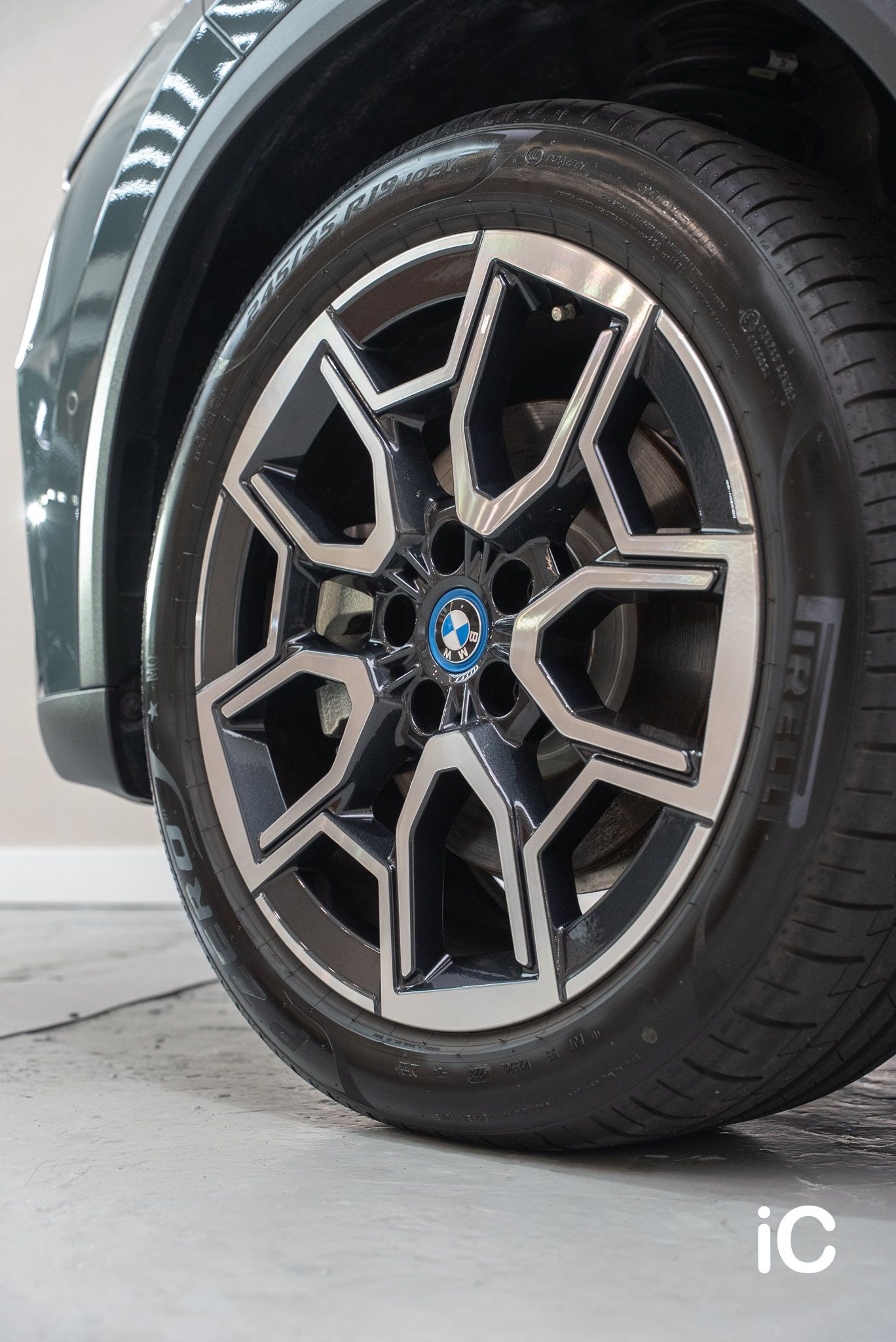 ic-detail-bmw-ix-2-cape-york-green-gyeon-ppf-25