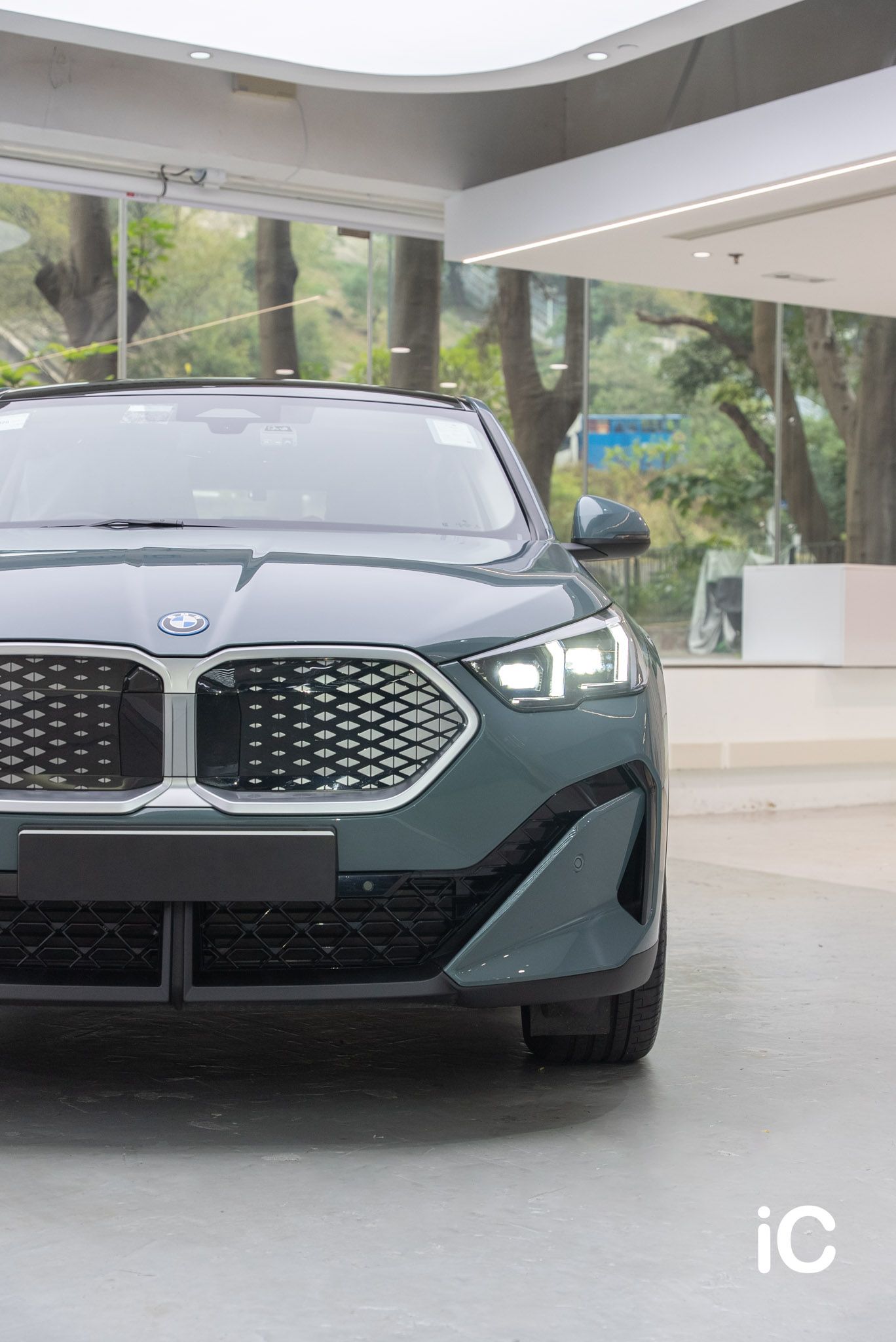 ic-detail-bmw-ix-2-cape-york-green-gyeon-ppf-5