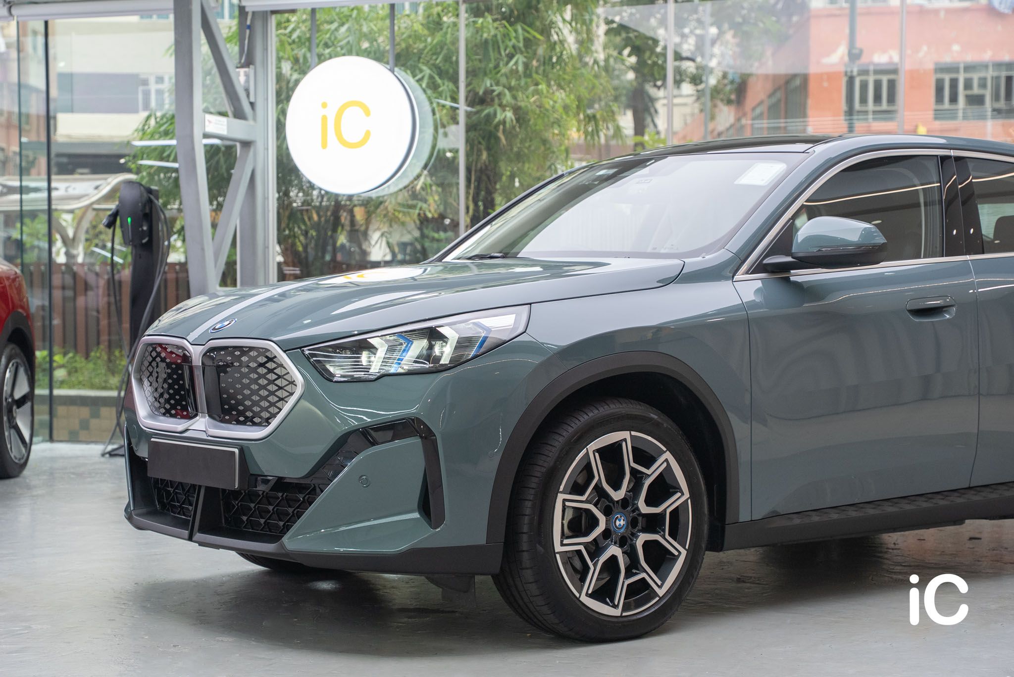 ic-detail-bmw-ix-2-cape-york-green-gyeon-ppf-6