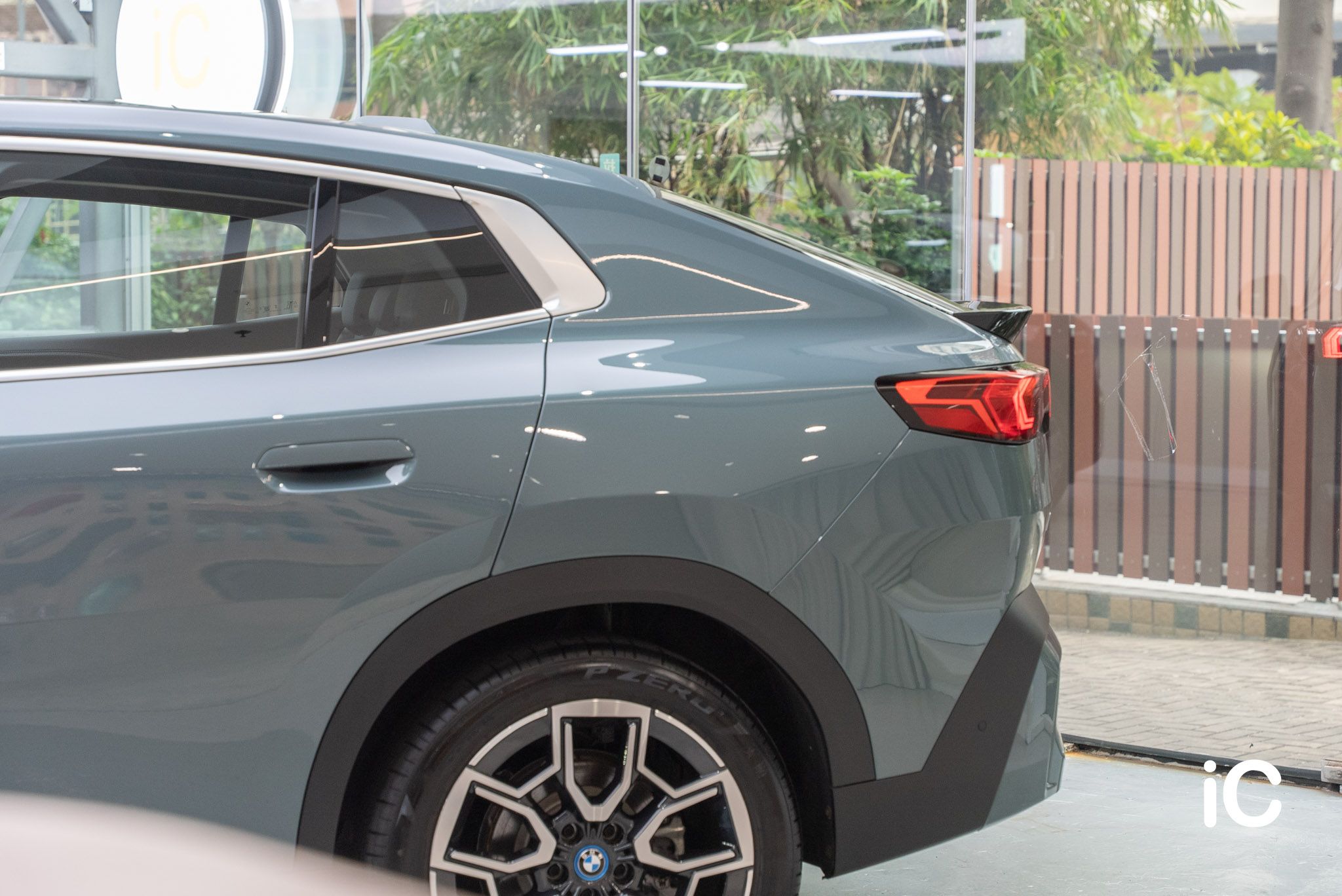 ic-detail-bmw-ix-2-cape-york-green-gyeon-ppf-9