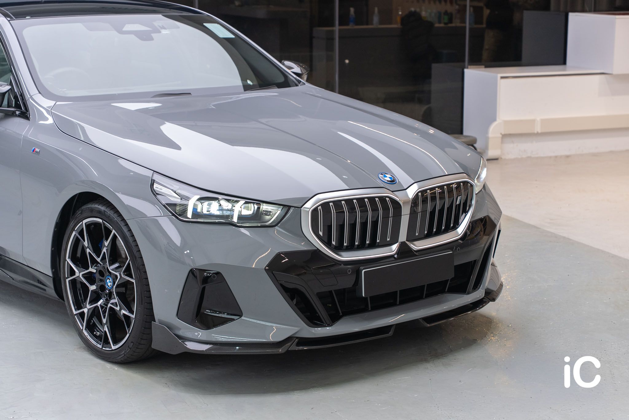 ic-detail-bmw-ix-om-individual-colour-ppf-strom-grey-4