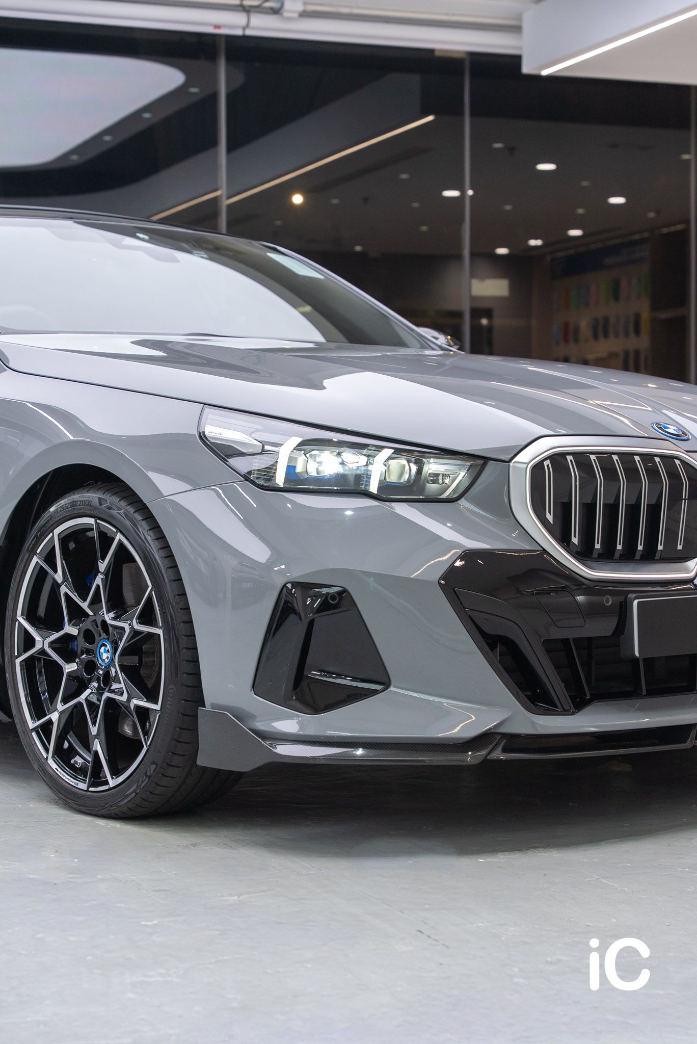 ic-detail-bmw-ix-om-individual-colour-ppf-strom-grey-6