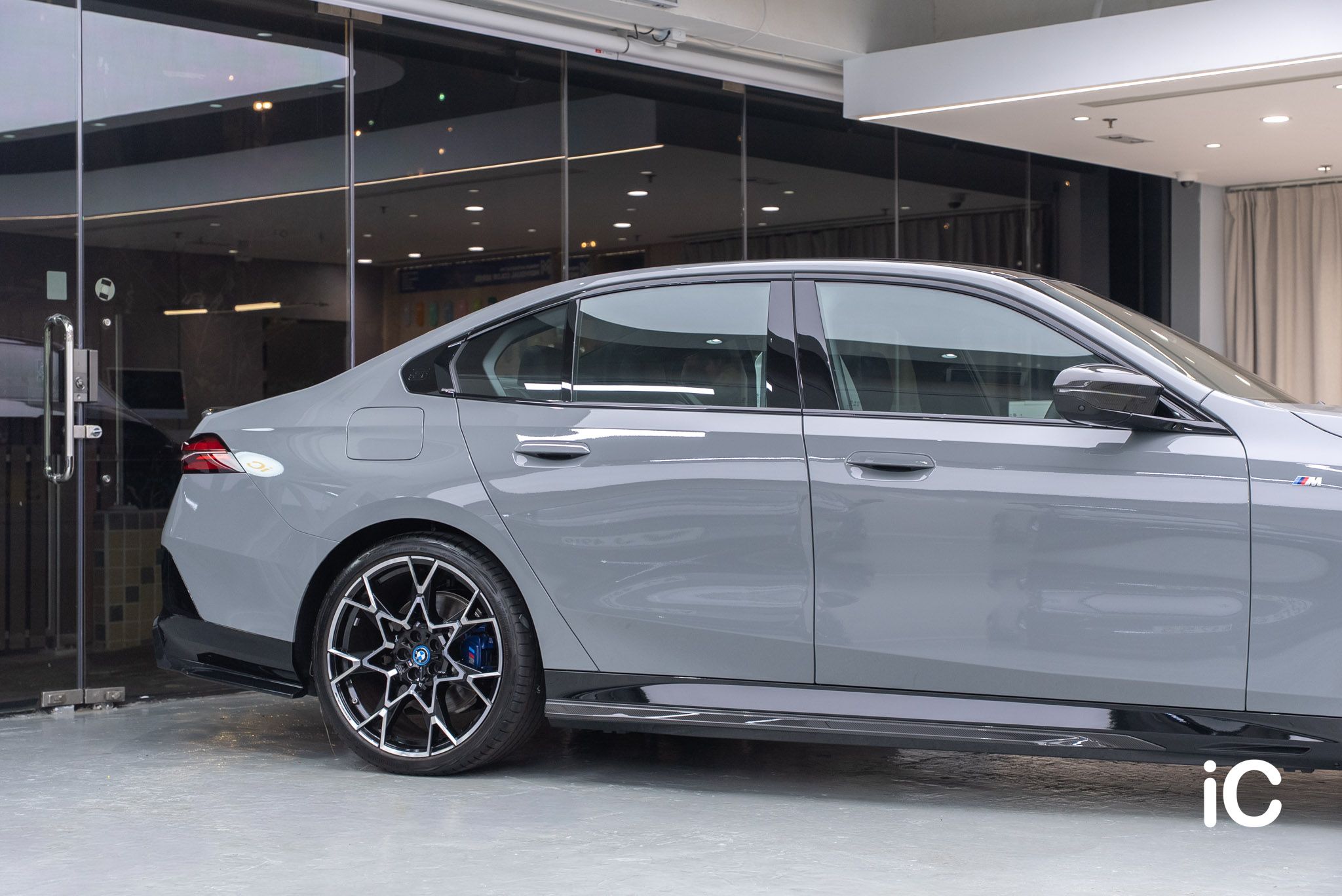 ic-detail-bmw-ix-om-individual-colour-ppf-strom-grey-8