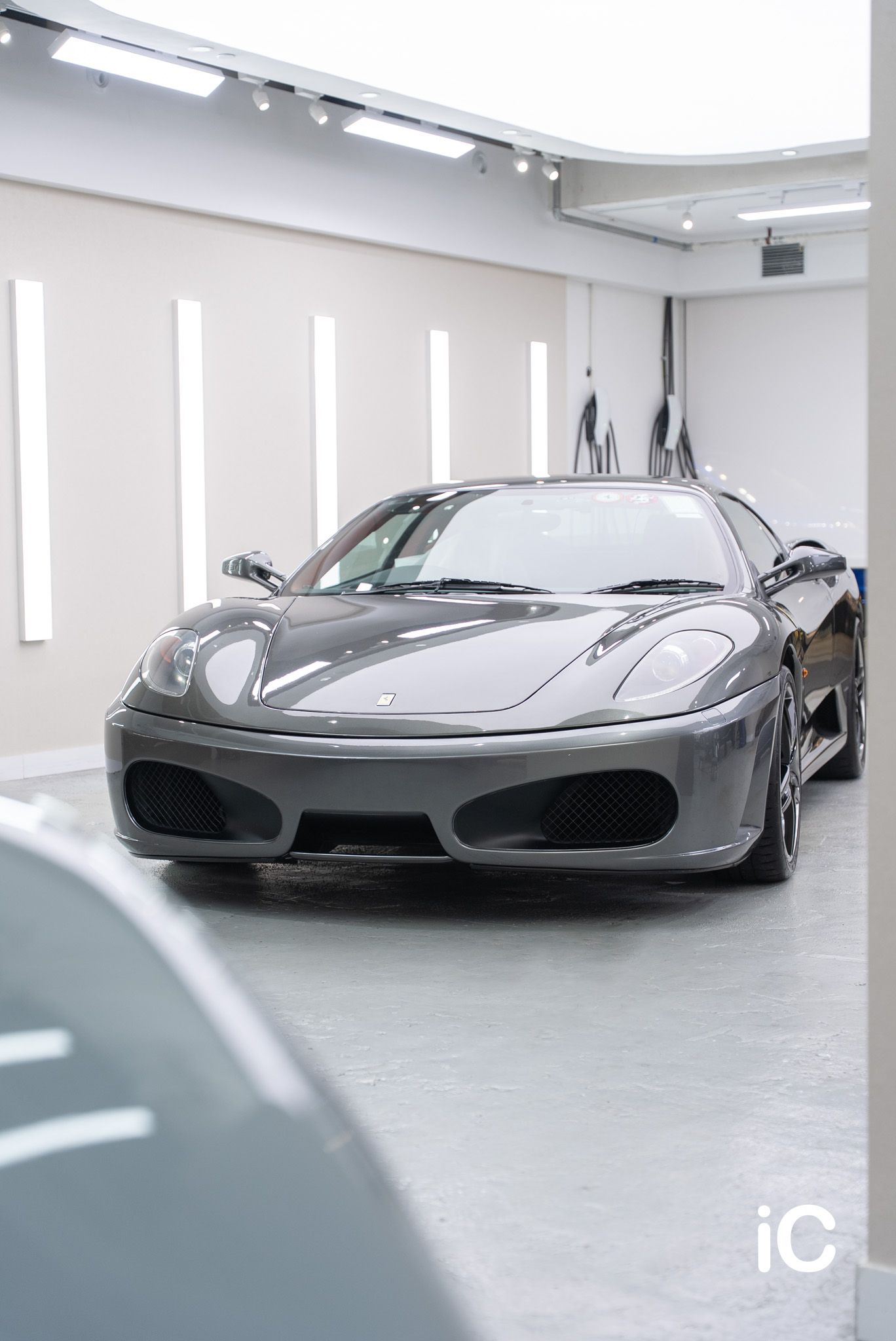 ic-detail-ferrari-f430-grey-ulgo-black-infinity-2