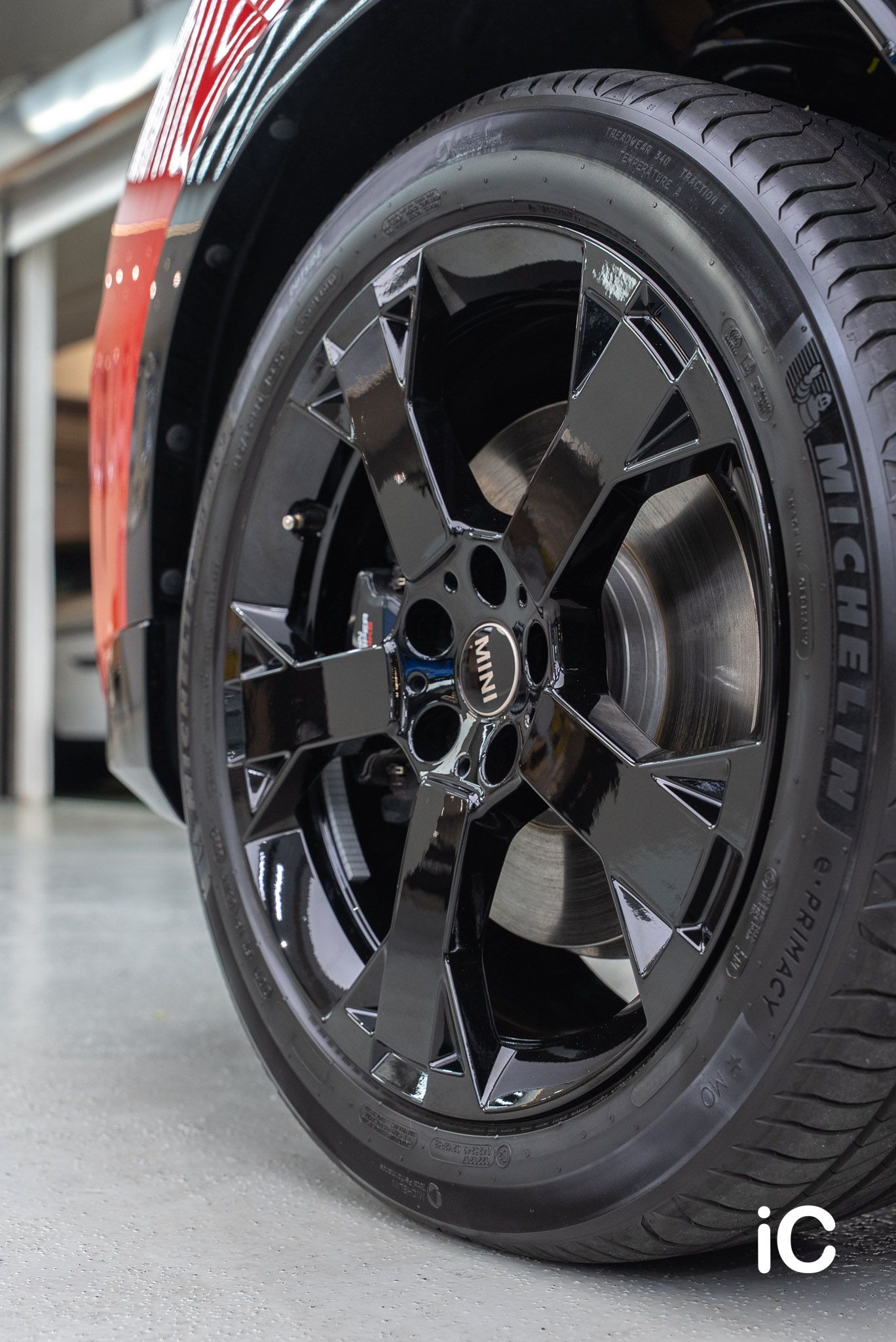 ic-detail-mini-countryman-red-ulgo-black-infinity-23