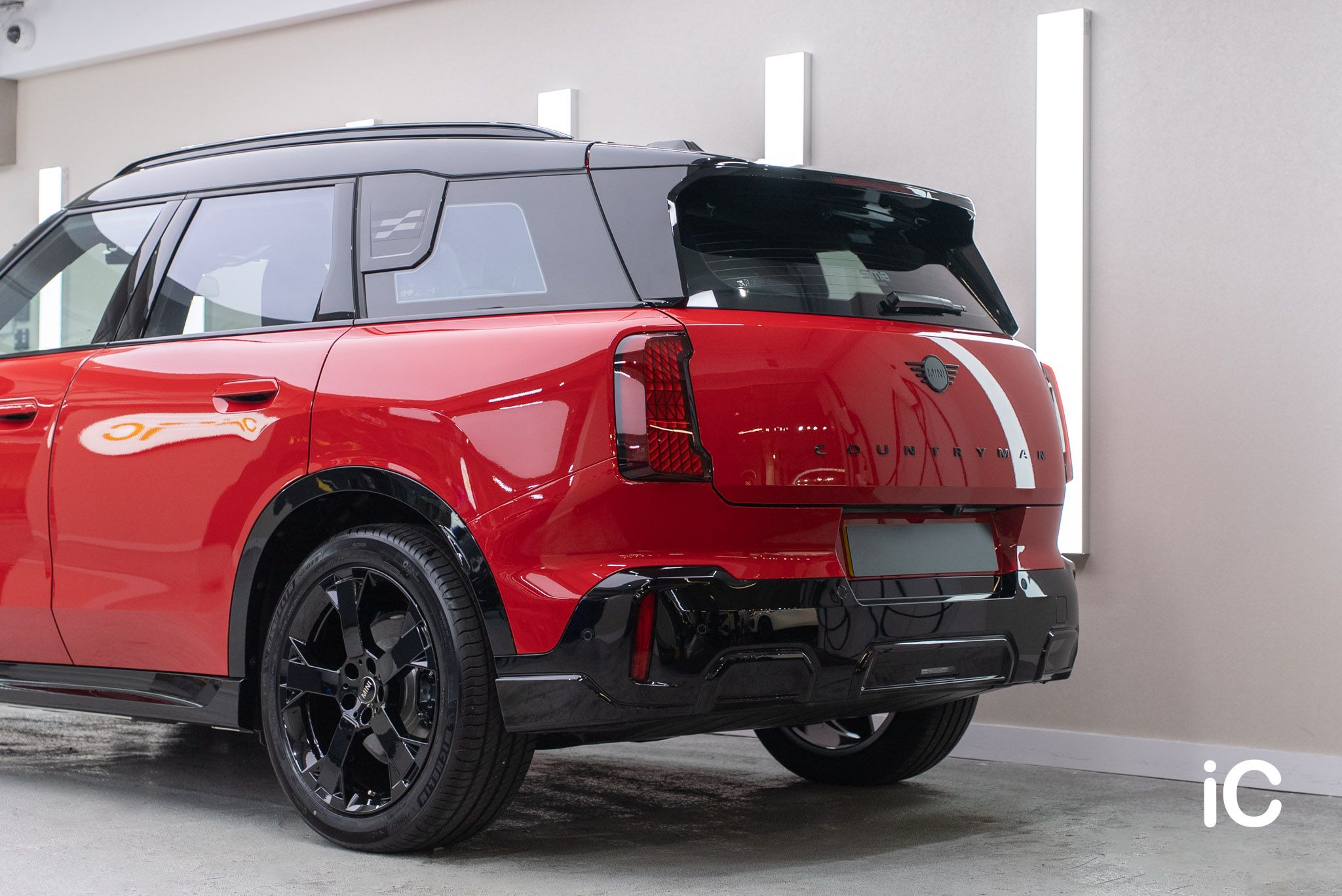 ic-detail-mini-countryman-red-ulgo-black-infinity-6