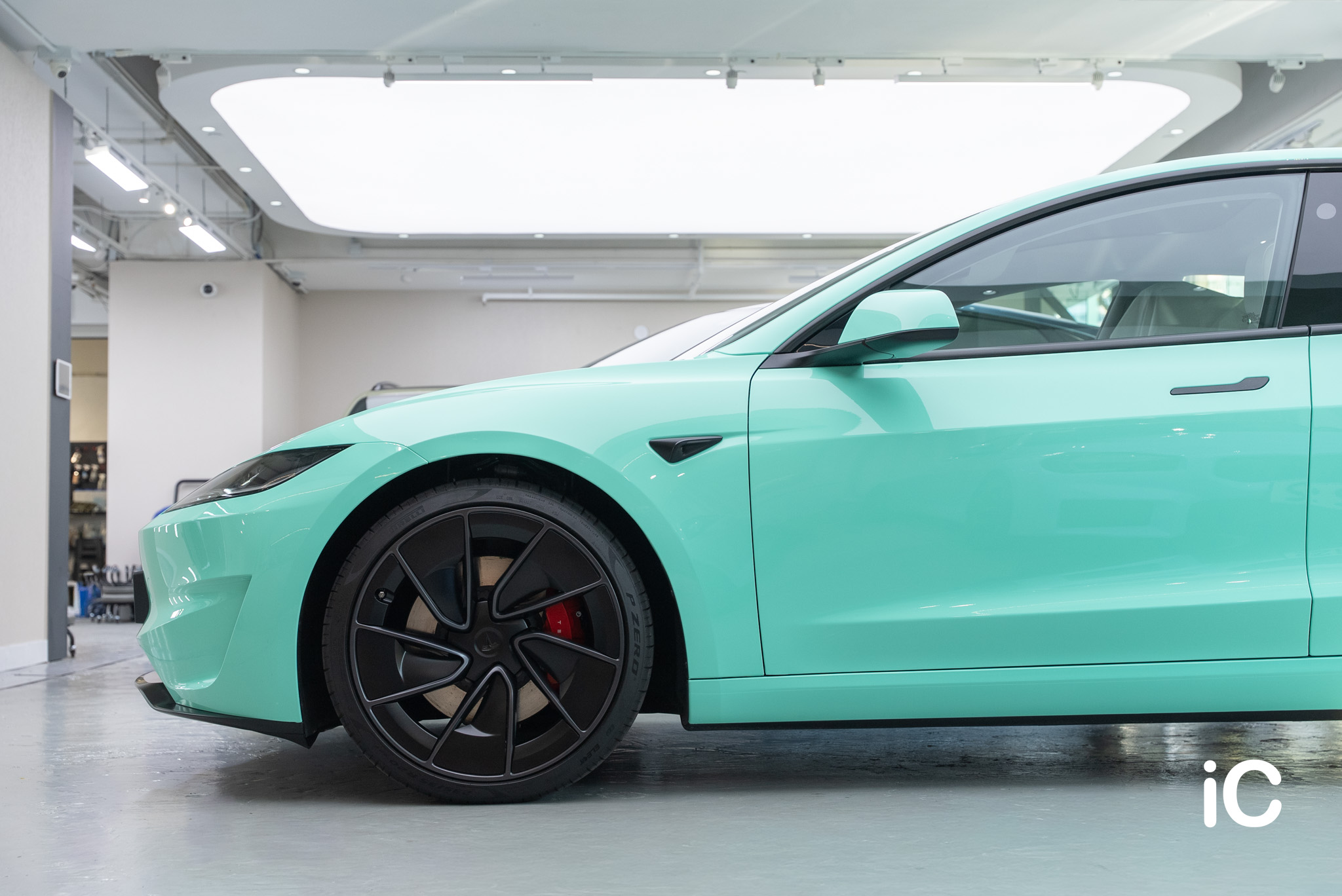 ic-detail-tesla-model-3-om-individual-colour-ppf-mint-green-13-1