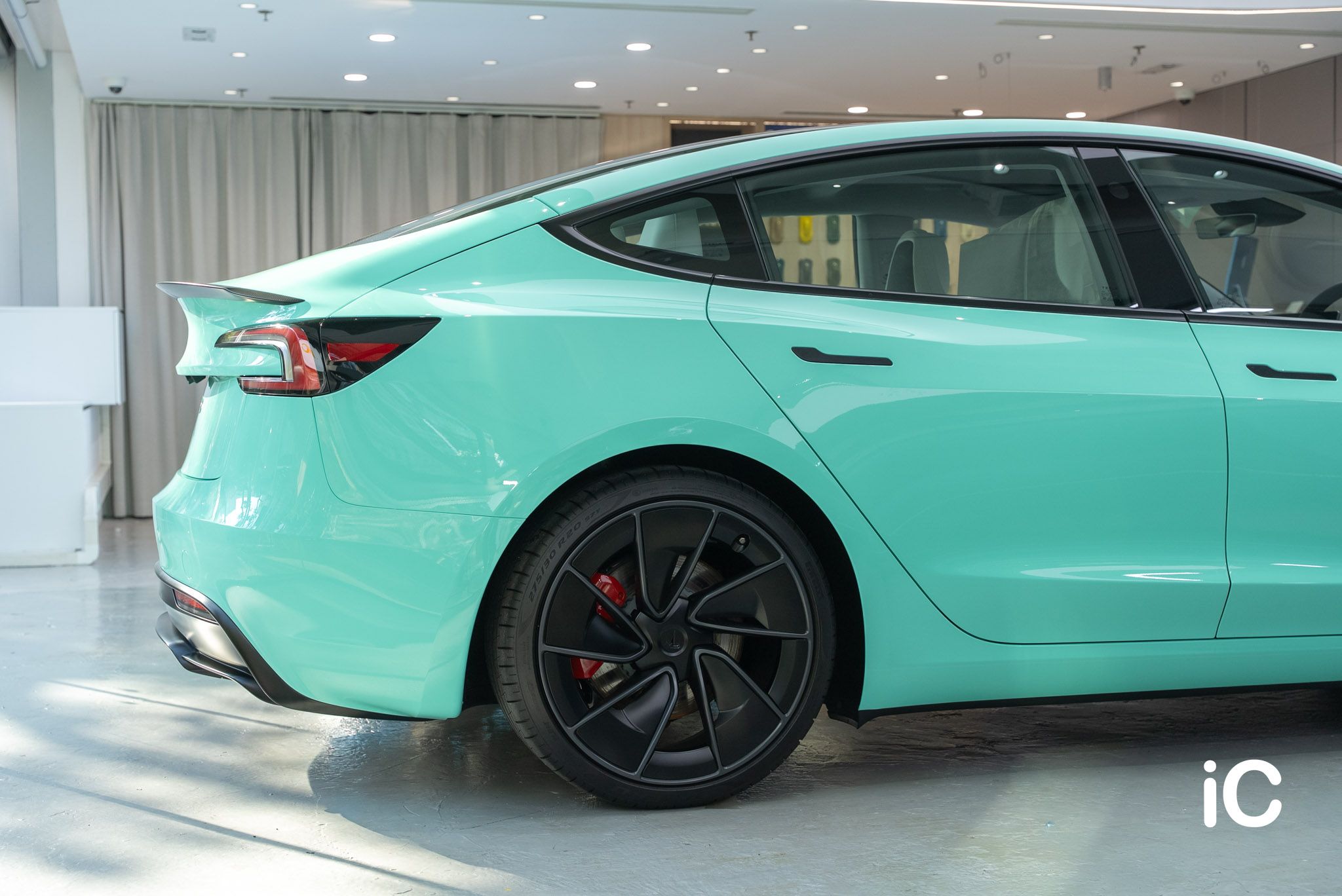 ic-detail-tesla-model-3-om-individual-colour-ppf-mint-green-14