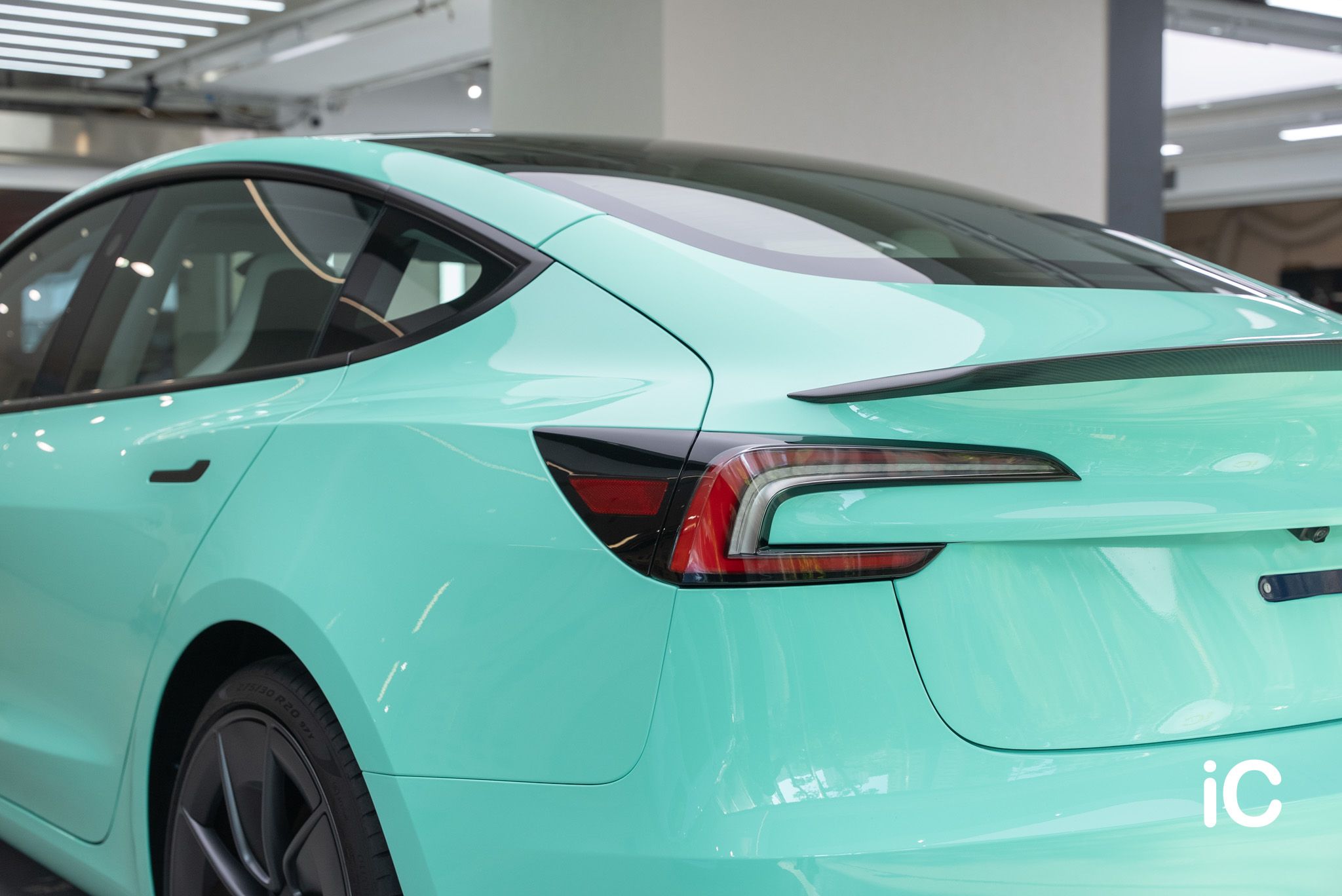 ic-detail-tesla-model-3-om-individual-colour-ppf-mint-green-15