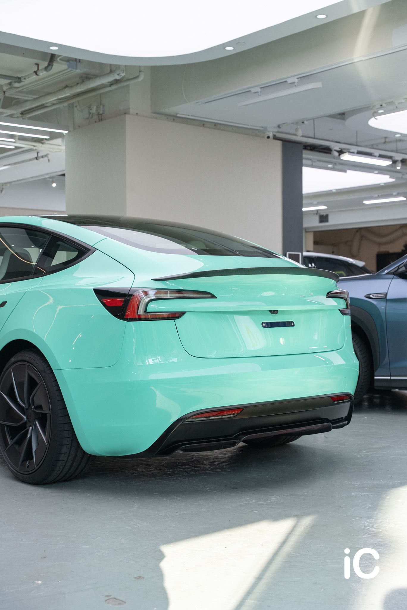 ic-detail-tesla-model-3-om-individual-colour-ppf-mint-green-16