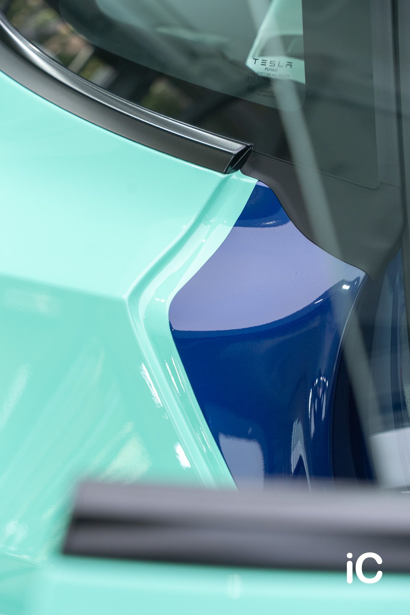 ic-detail-tesla-model-3-om-individual-colour-ppf-mint-green-17