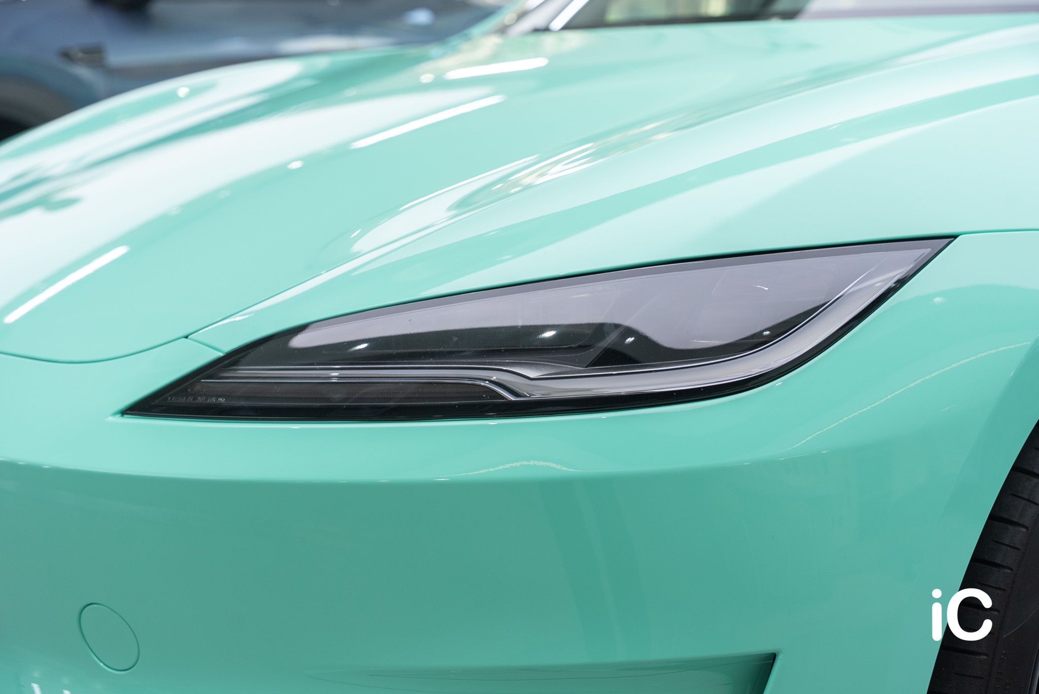 ic-detail-tesla-model-3-om-individual-colour-ppf-mint-green-18