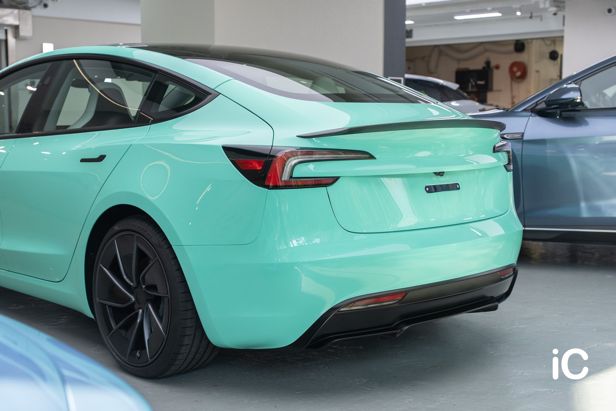 ic-detail-tesla-model-3-om-individual-colour-ppf-mint-green-6