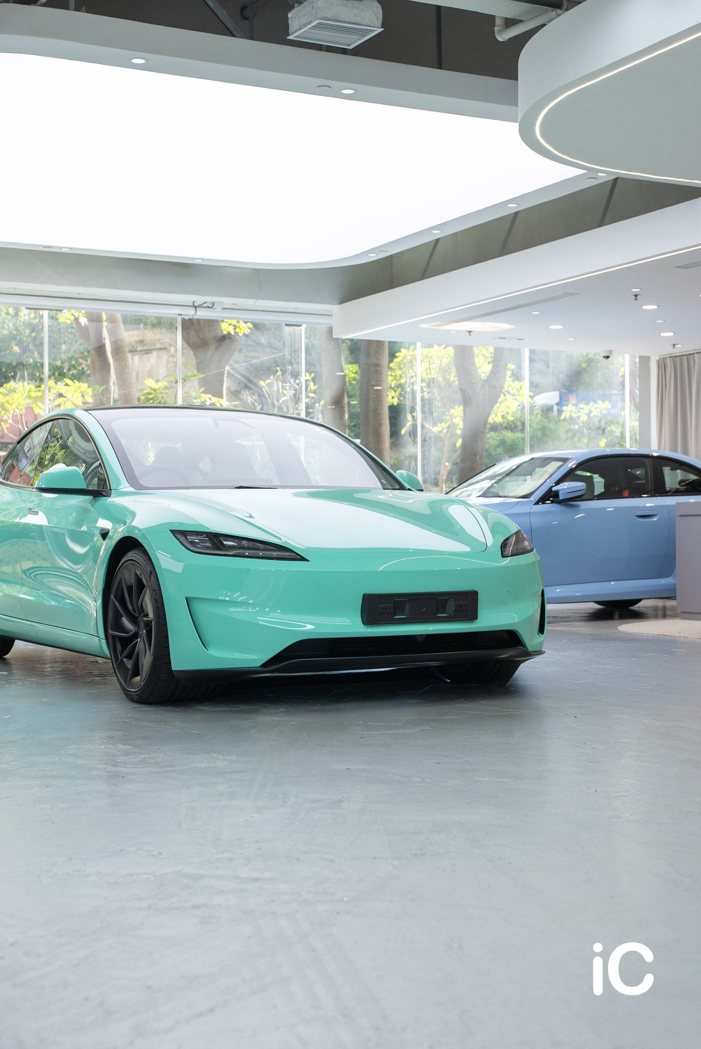 ic-detail-tesla-model-3-om-individual-colour-ppf-mint-green-7