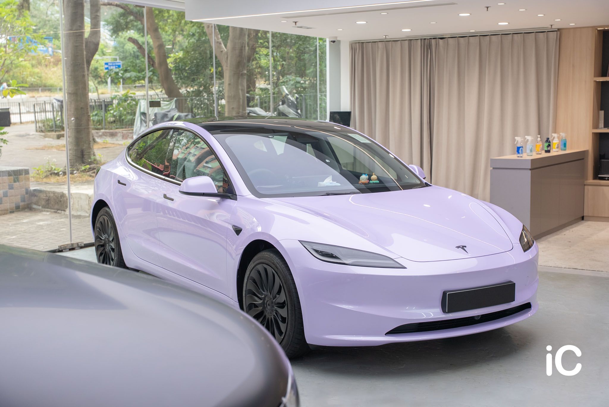 ic-detail-tesla-model-3-om-individual-colour-ppf-starlight-lavender-metallic-13