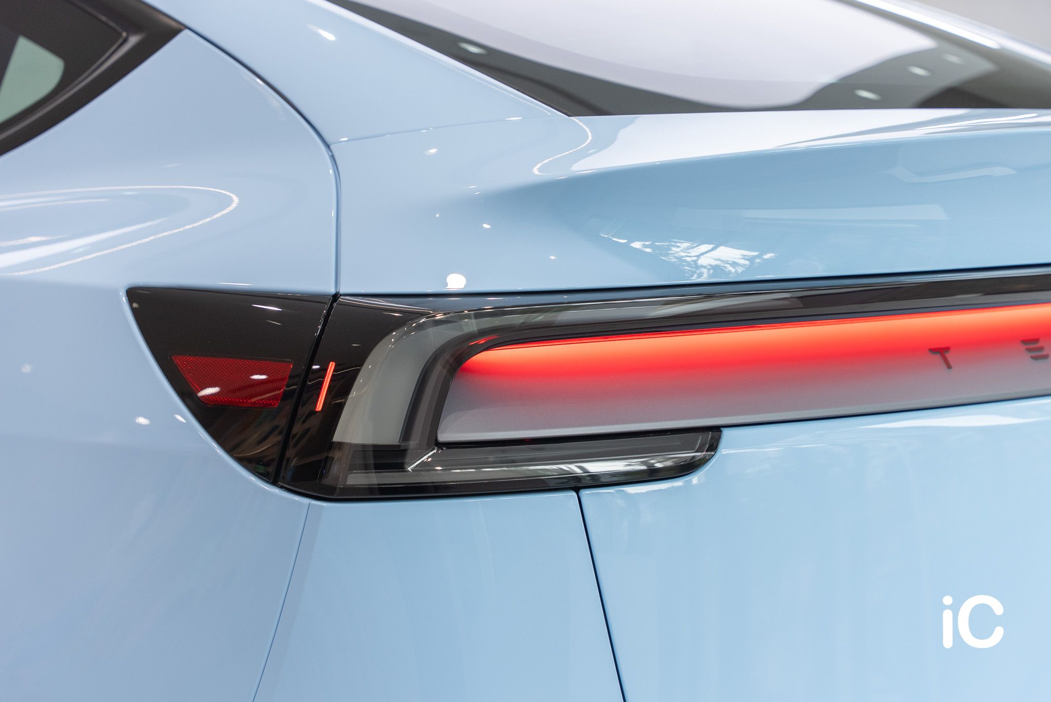 ic-detail-tesla-model-y-individual-colour-ppf-Zandvoort Blue-18