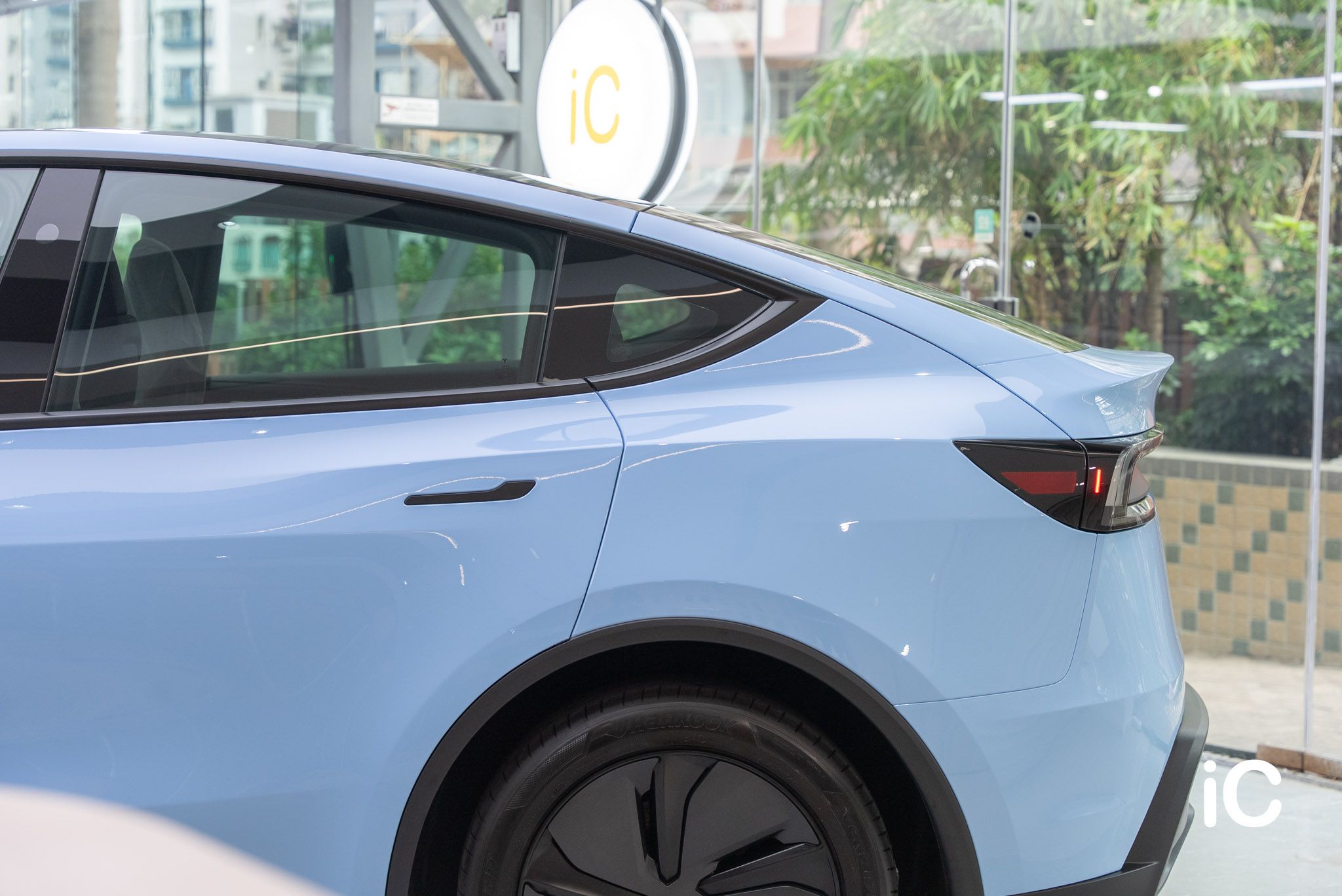 ic-detail-tesla-model-y-individual-colour-ppf-Zandvoort Blue-3