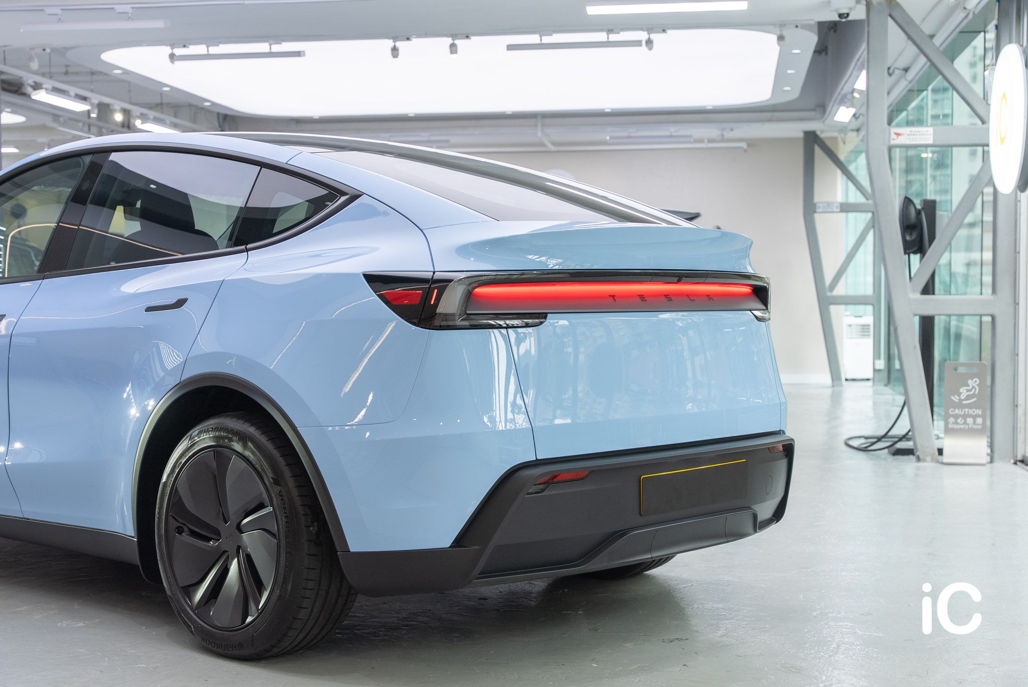 ic-detail-tesla-model-y-individual-colour-ppf-Zandvoort Blue-5