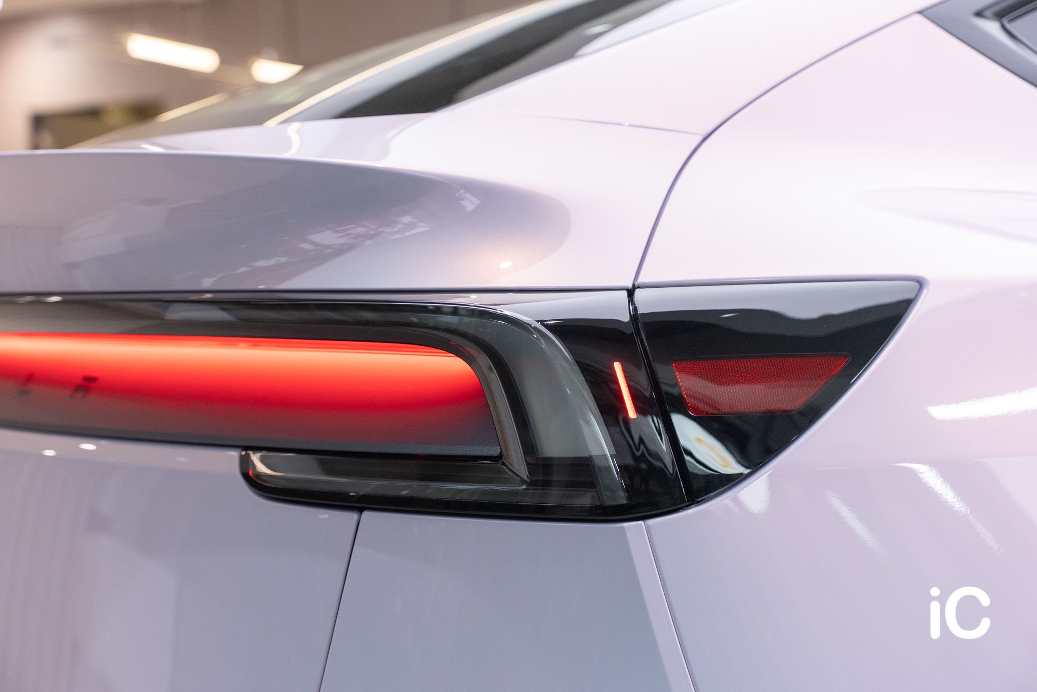 ic-detail-tesla-model-y-om-individual-colour-ppf-dynamic-pink-2-11