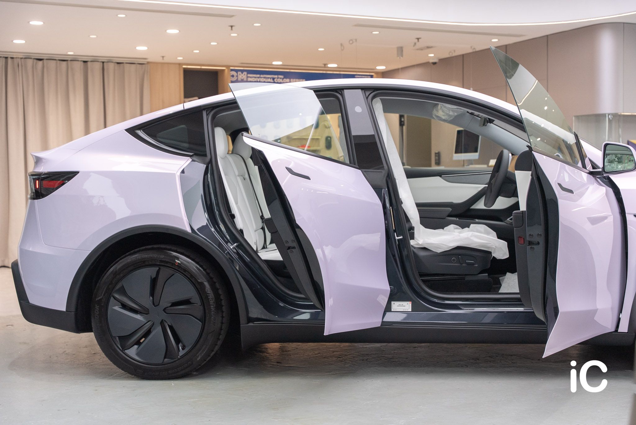 ic-detail-tesla-model-y-om-individual-colour-ppf-dynamic-pink-2-14