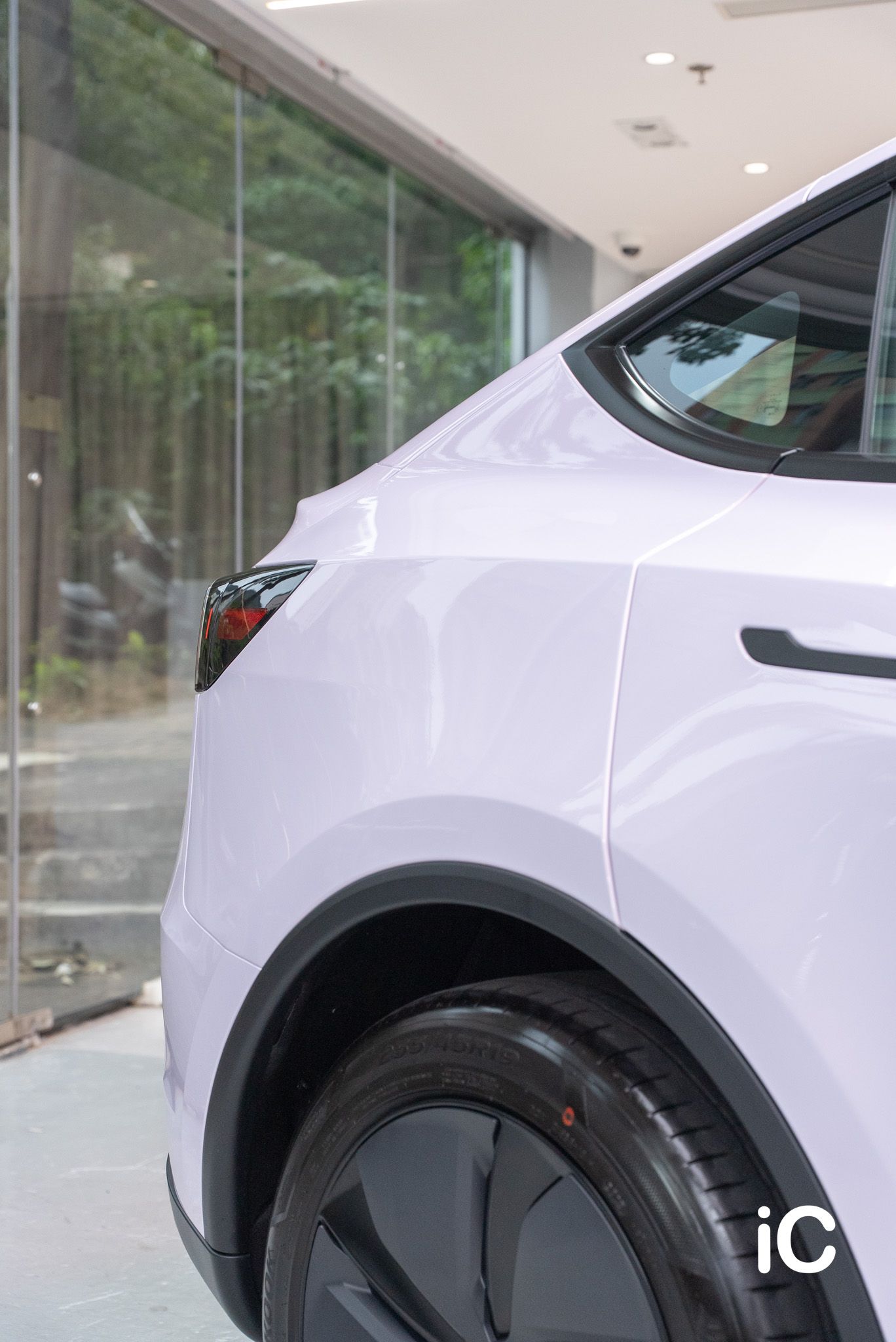 ic-detail-tesla-model-y-om-individual-colour-ppf-dynamic-pink-2-16