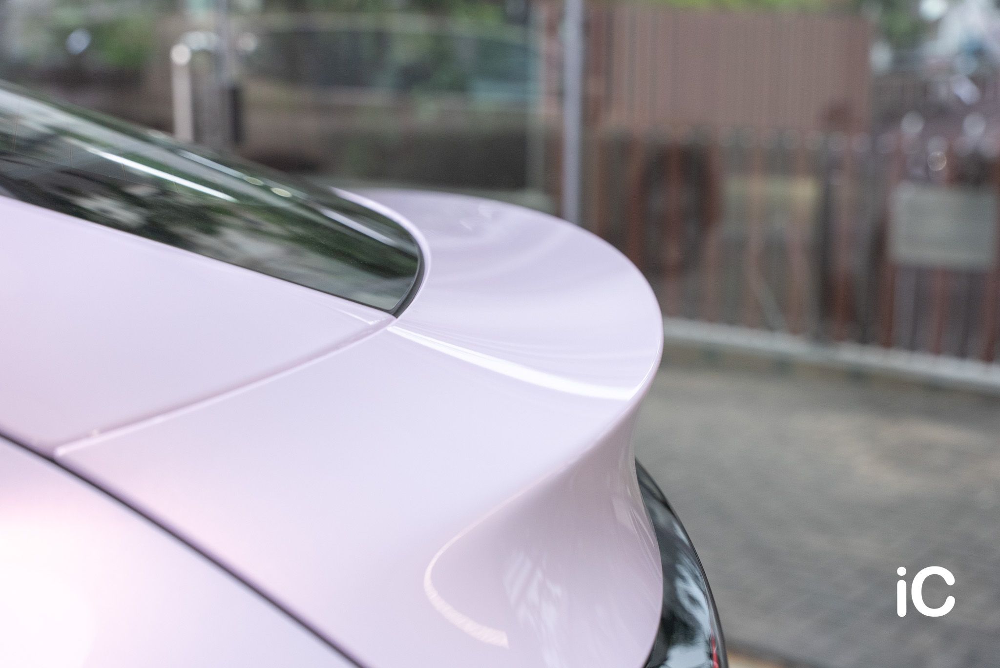 ic-detail-tesla-model-y-om-individual-colour-ppf-dynamic-pink-2-8