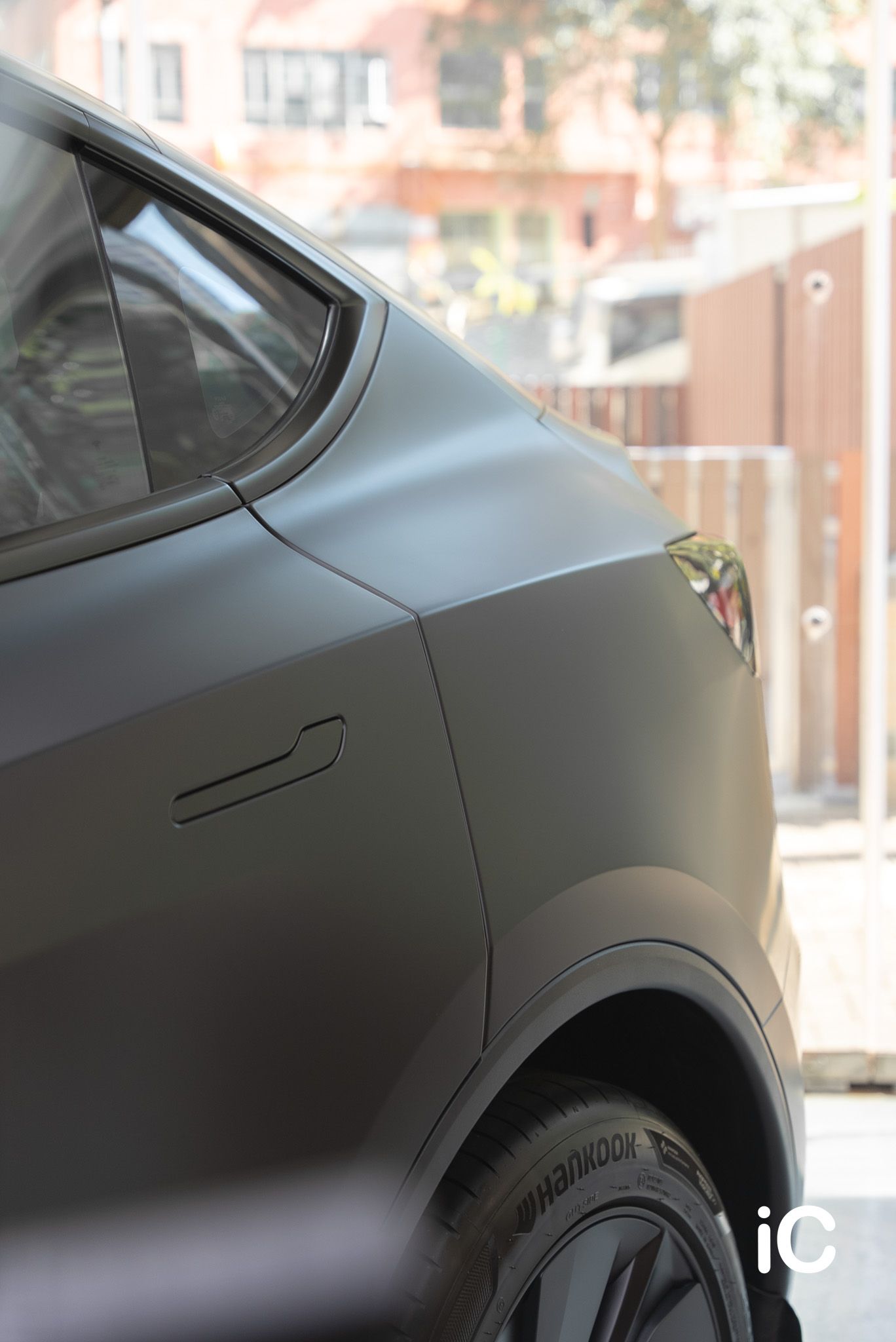 ic-detail-tesla-model-y-om-individual-colour-ppf-satin-black-11