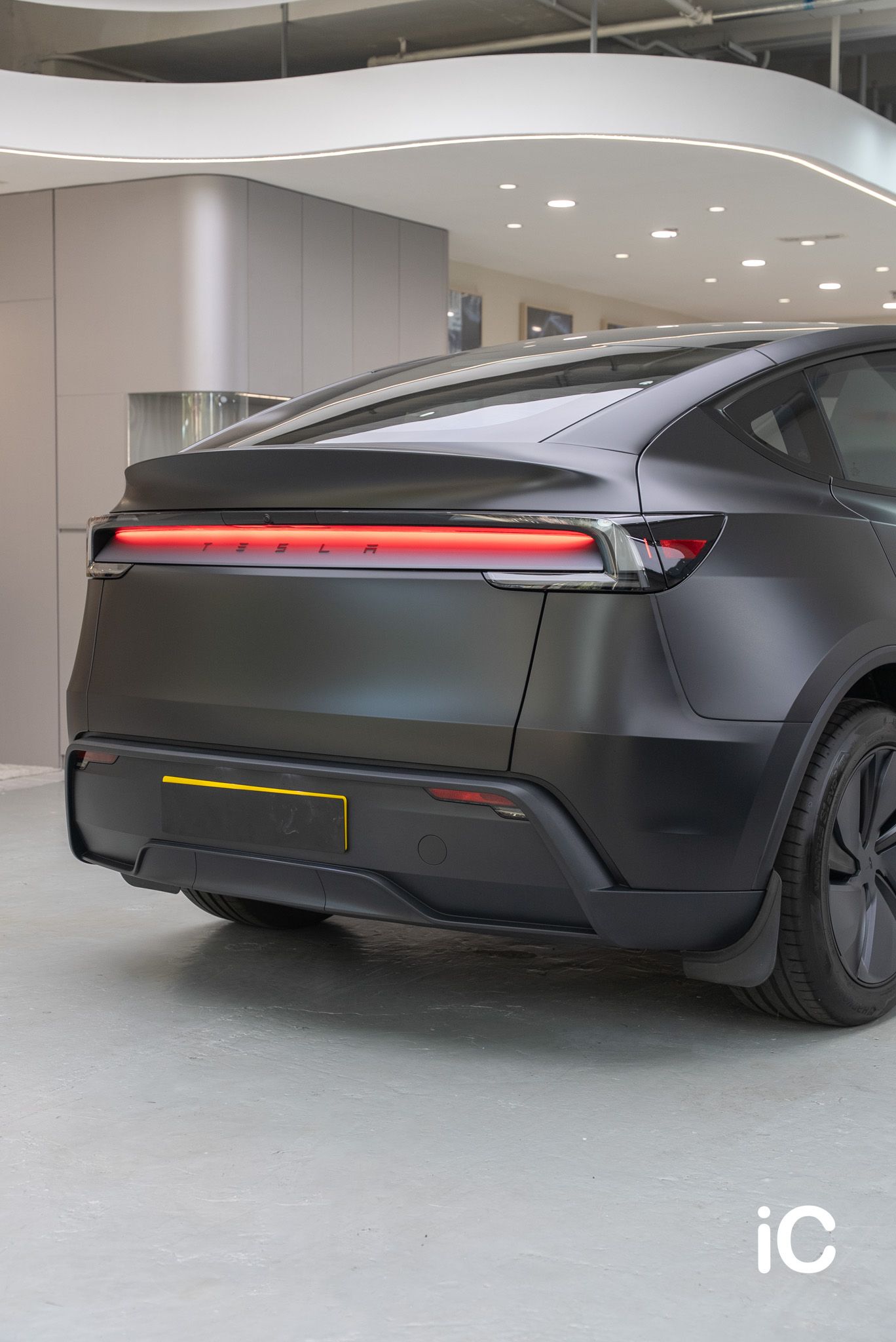 ic-detail-tesla-model-y-om-individual-colour-ppf-satin-black-13