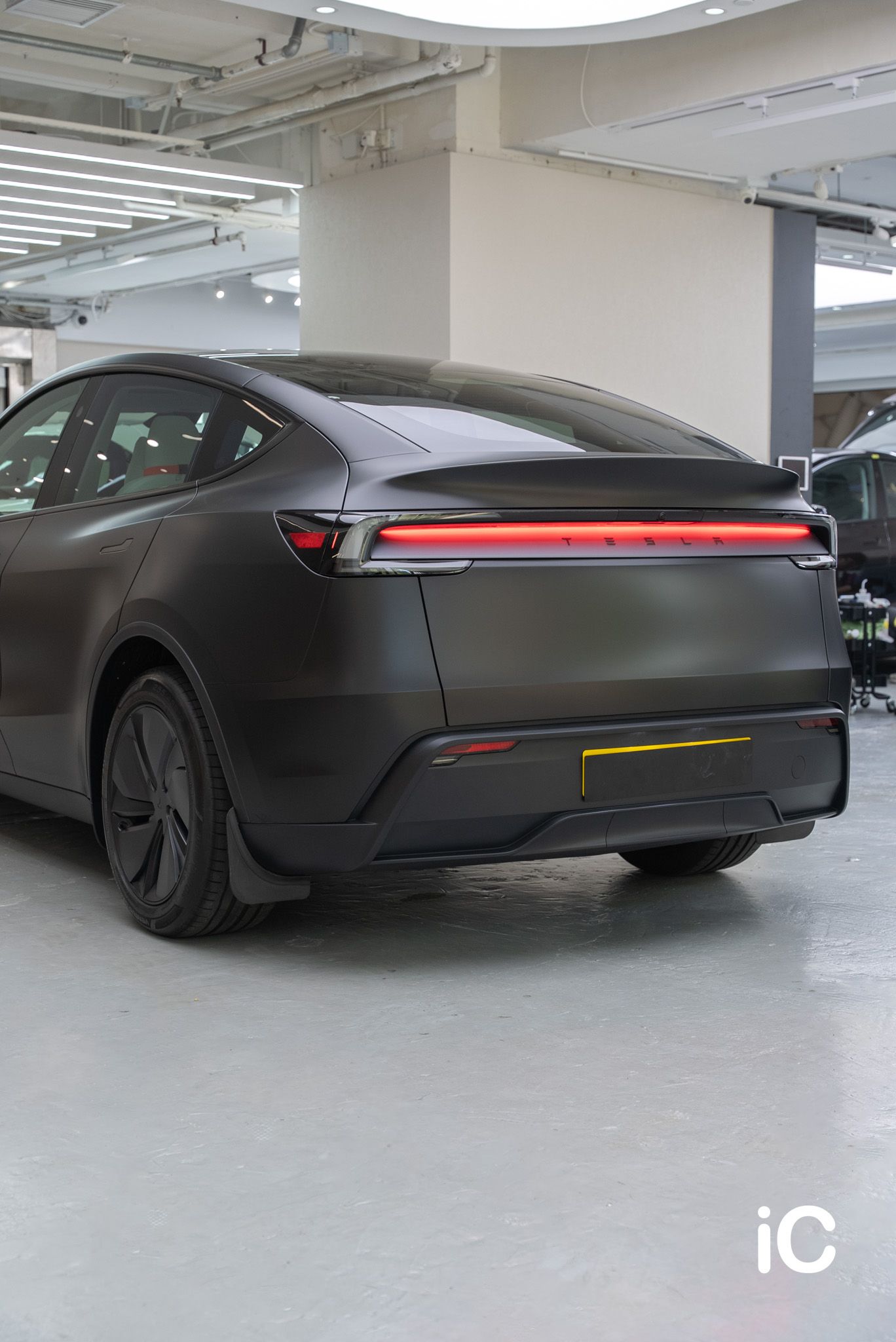 ic-detail-tesla-model-y-om-individual-colour-ppf-satin-black-17