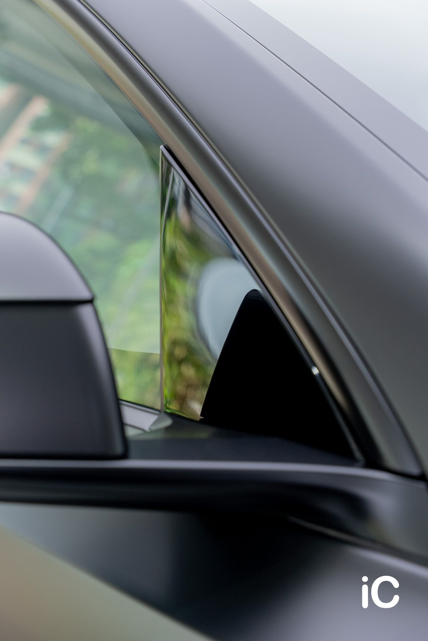 ic-detail-tesla-model-y-om-individual-colour-ppf-satin-black-24