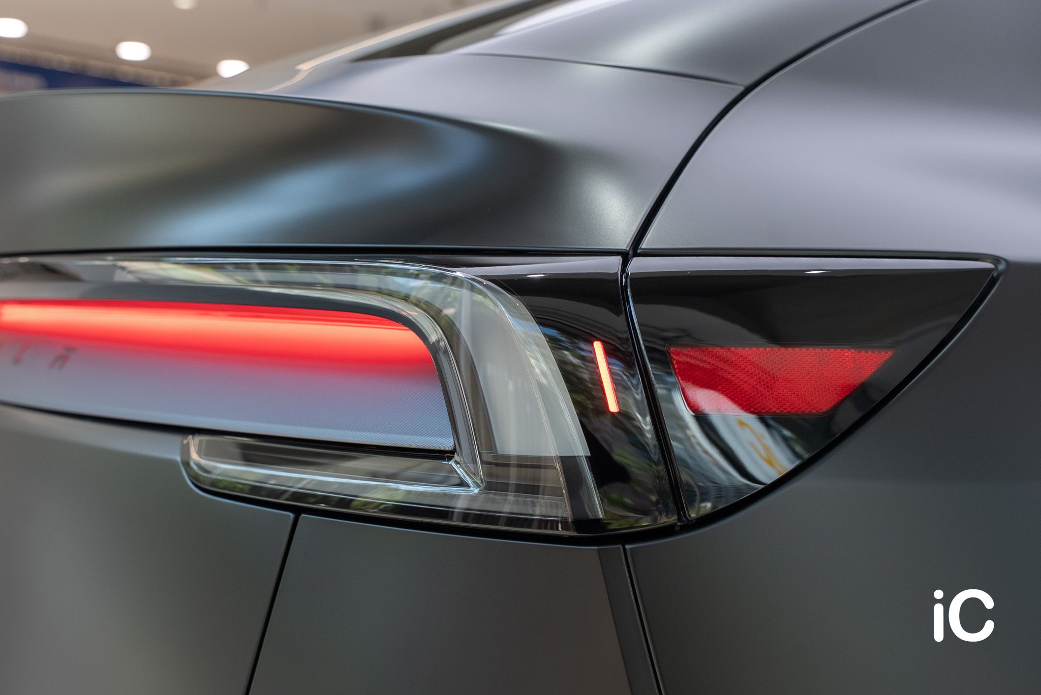 ic-detail-tesla-model-y-om-individual-colour-ppf-satin-black-25
