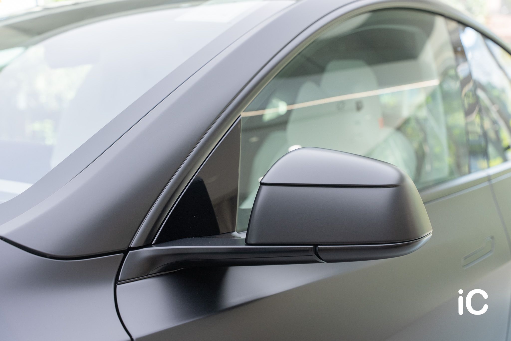 ic-detail-tesla-model-y-om-individual-colour-ppf-satin-black-27