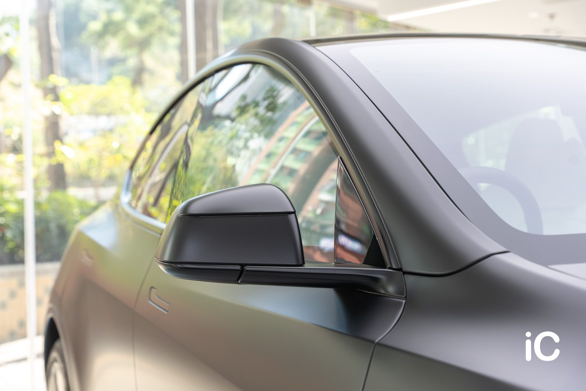 ic-detail-tesla-model-y-om-individual-colour-ppf-satin-black-3