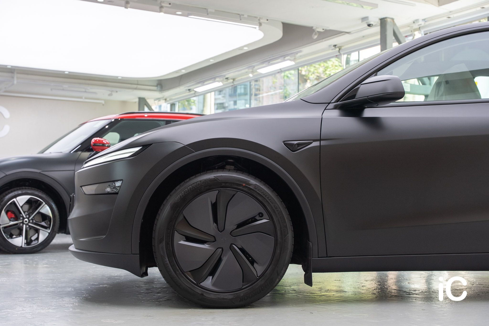 ic-detail-tesla-model-y-om-individual-colour-ppf-satin-black-7