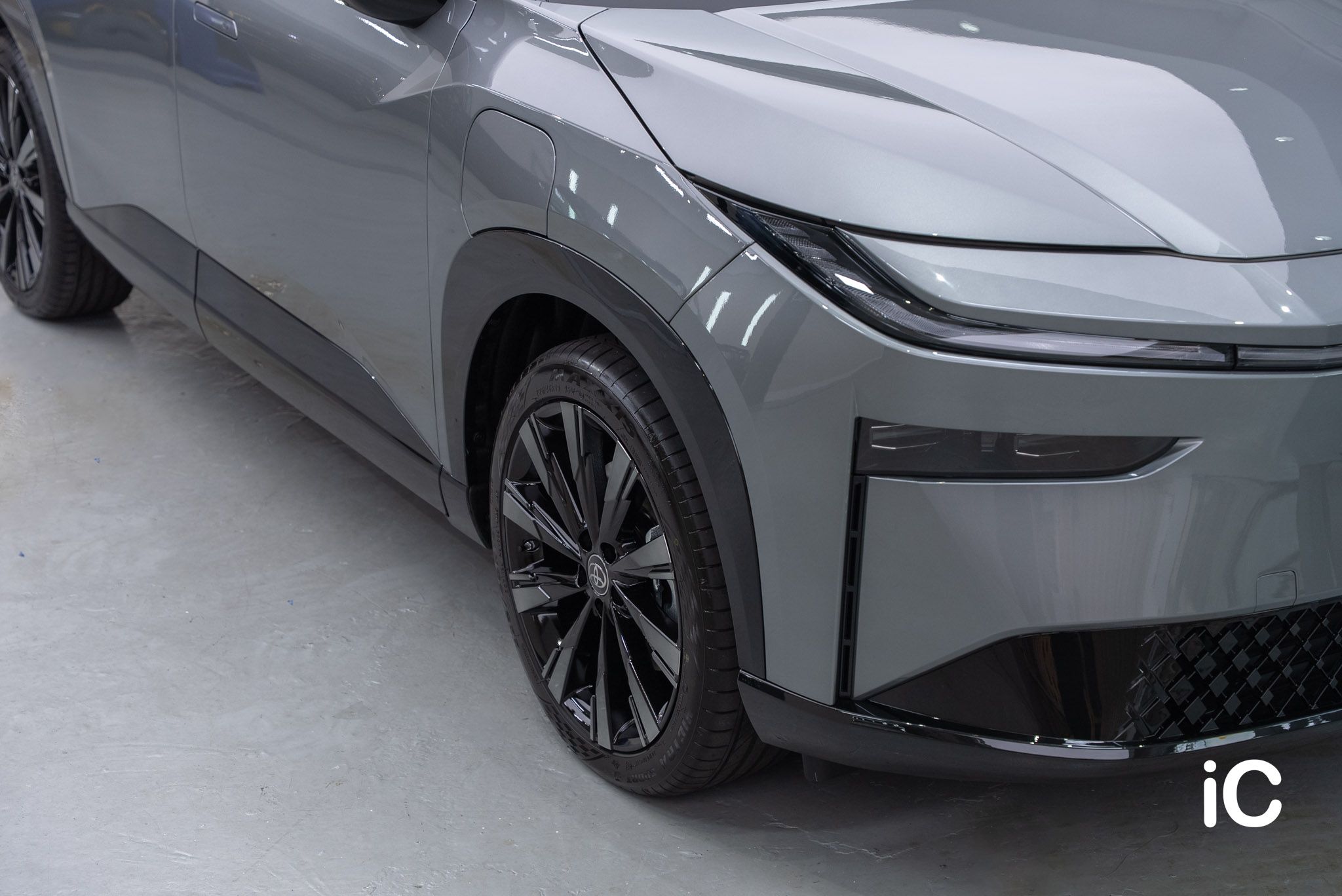 ic-detail-toyota-bz3x-grey-gyeon-ppf-12