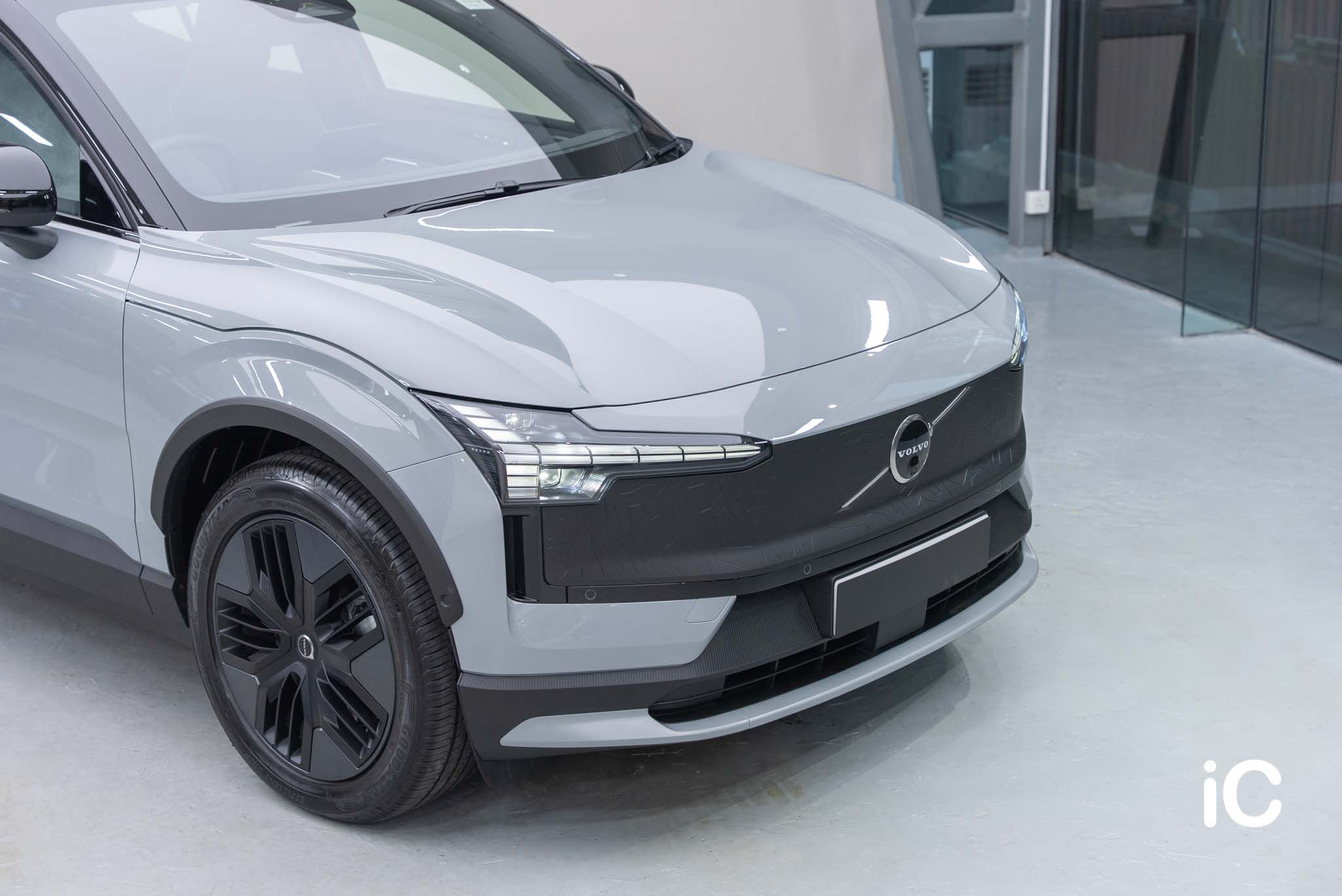ic-detail-volvo-ex30-grey-gyeon-ppf-1