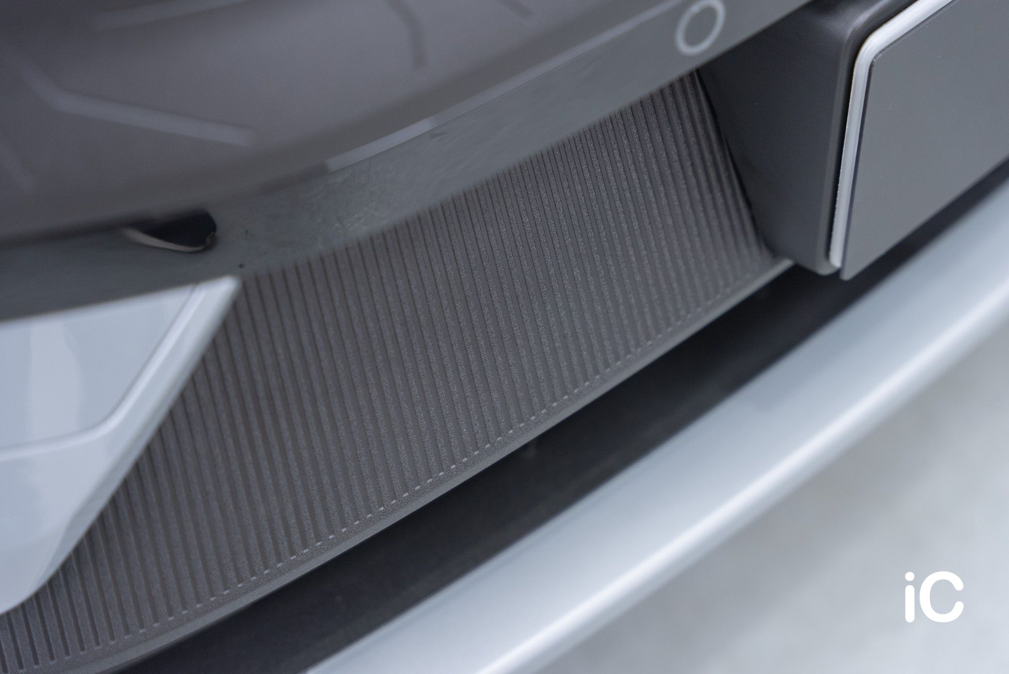 ic-detail-volvo-ex30-grey-gyeon-ppf-14