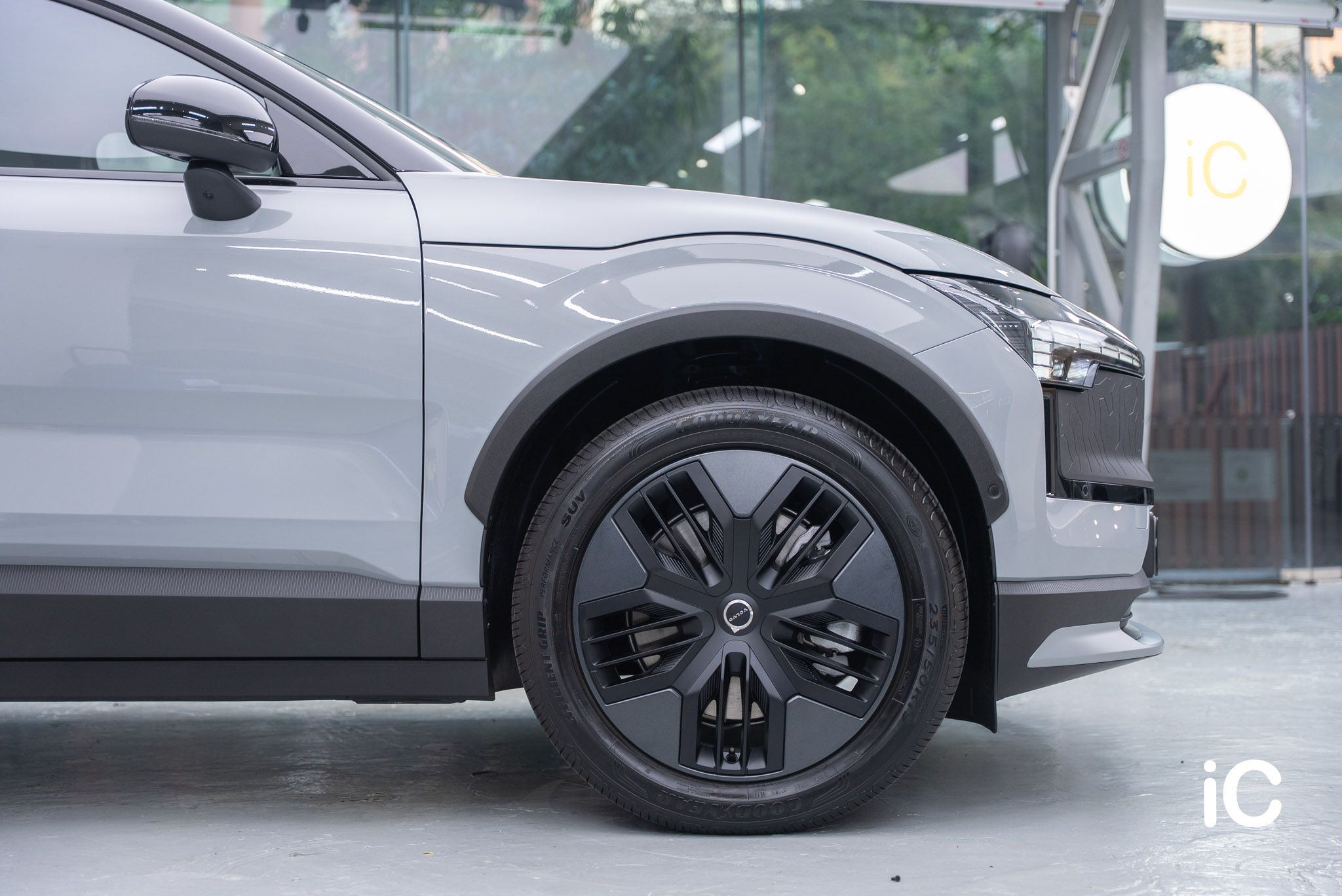 ic-detail-volvo-ex30-grey-gyeon-ppf-9