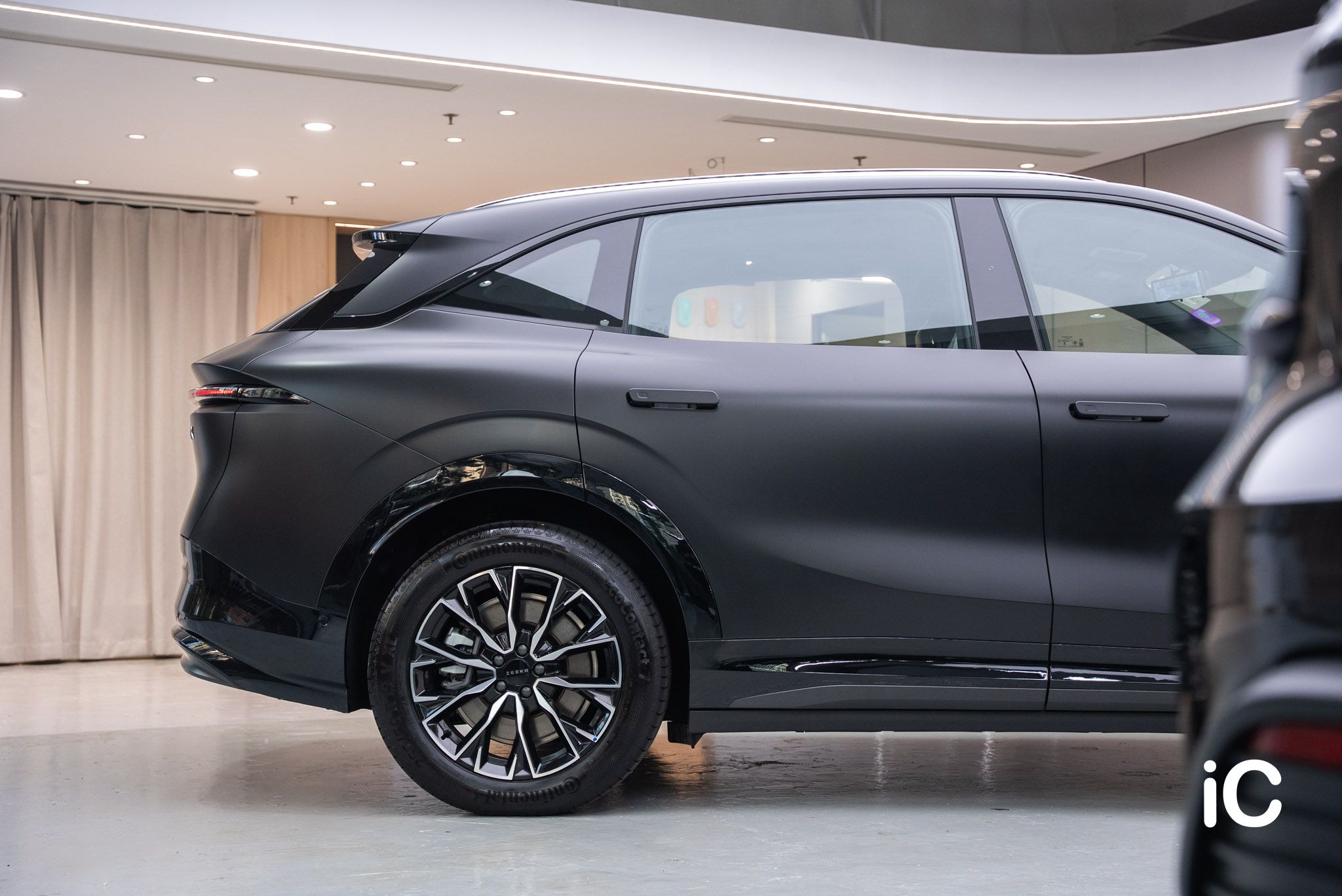 ic-detail-zeekr-7x-om-individual-colour-ppf-satin-black-17