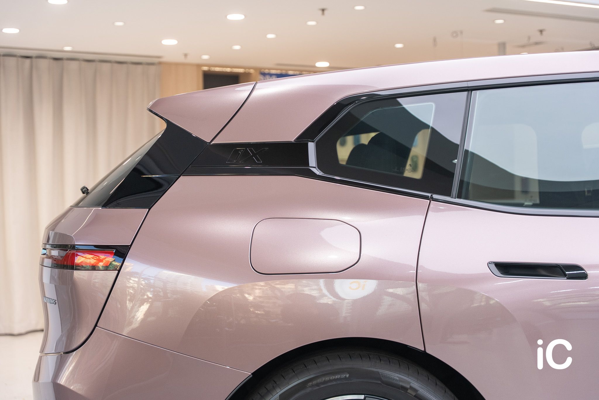 ic-detail-bmw-ix-om-individual-colour-ppf-frozen-berry-10