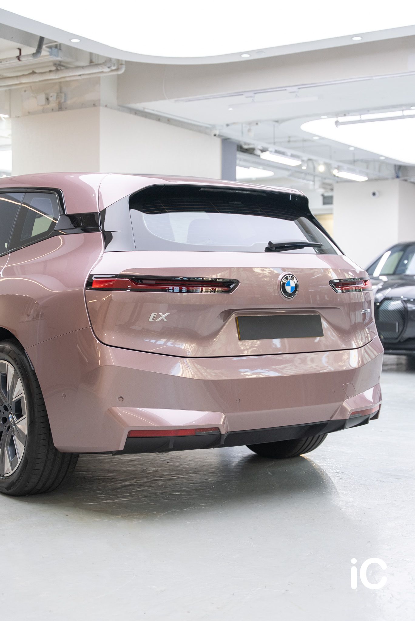 ic-detail-bmw-ix-om-individual-colour-ppf-frozen-berry-12