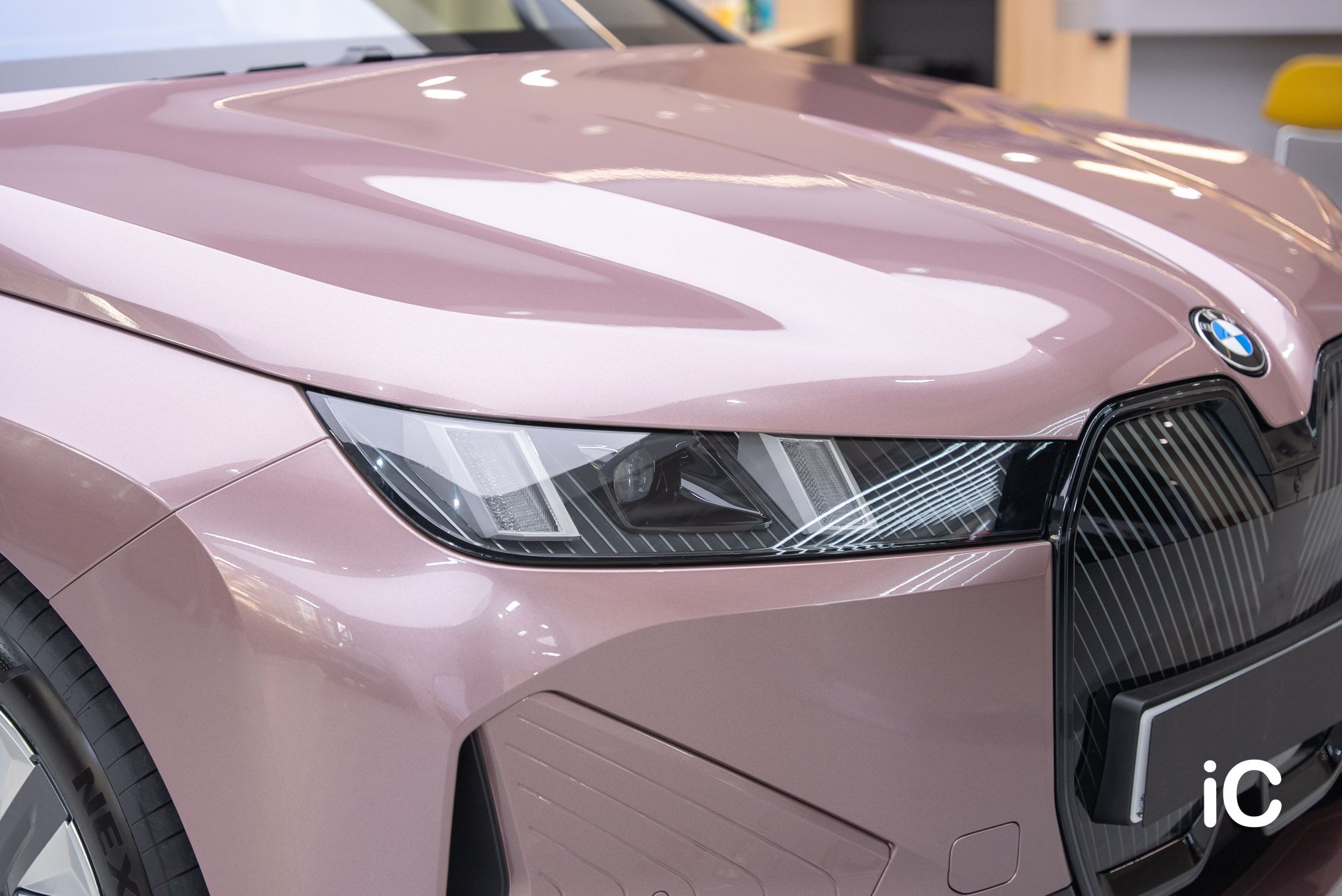 ic-detail-bmw-ix-om-individual-colour-ppf-frozen-berry-14