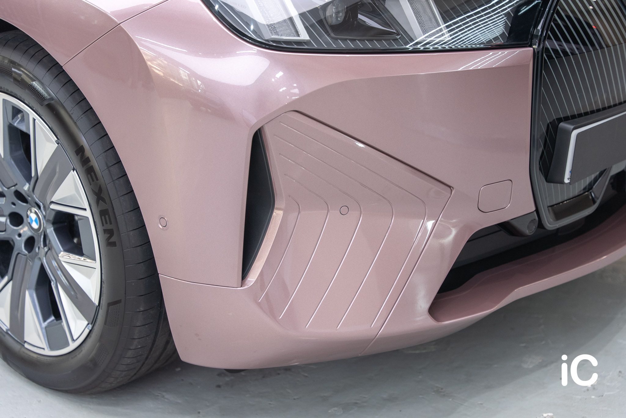 ic-detail-bmw-ix-om-individual-colour-ppf-frozen-berry-23