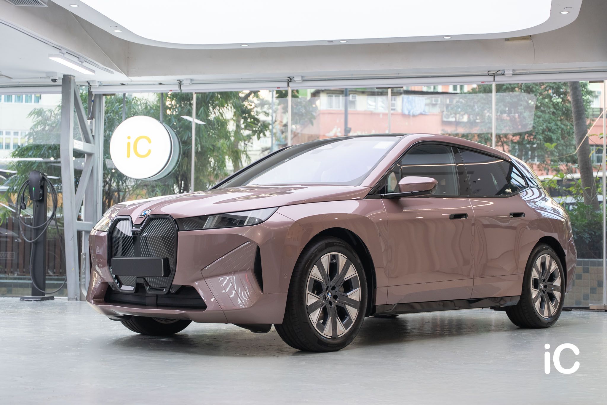 ic-detail-bmw-ix-om-individual-colour-ppf-frozen-berry-25