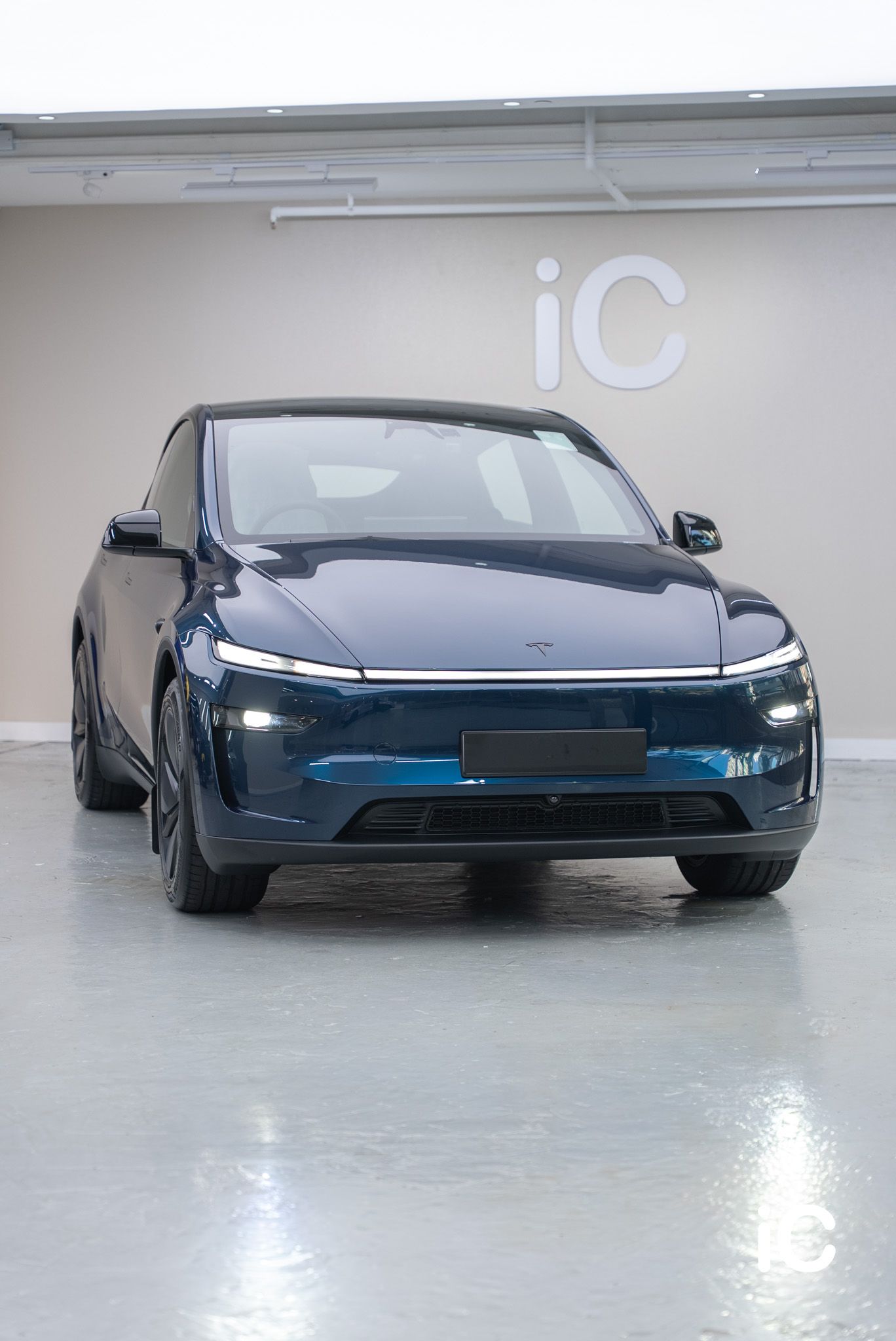 ic-detail-bmw-tesla-model-y-juniper-om-individual-colour-ppf-blue-sapphire-metallic-17