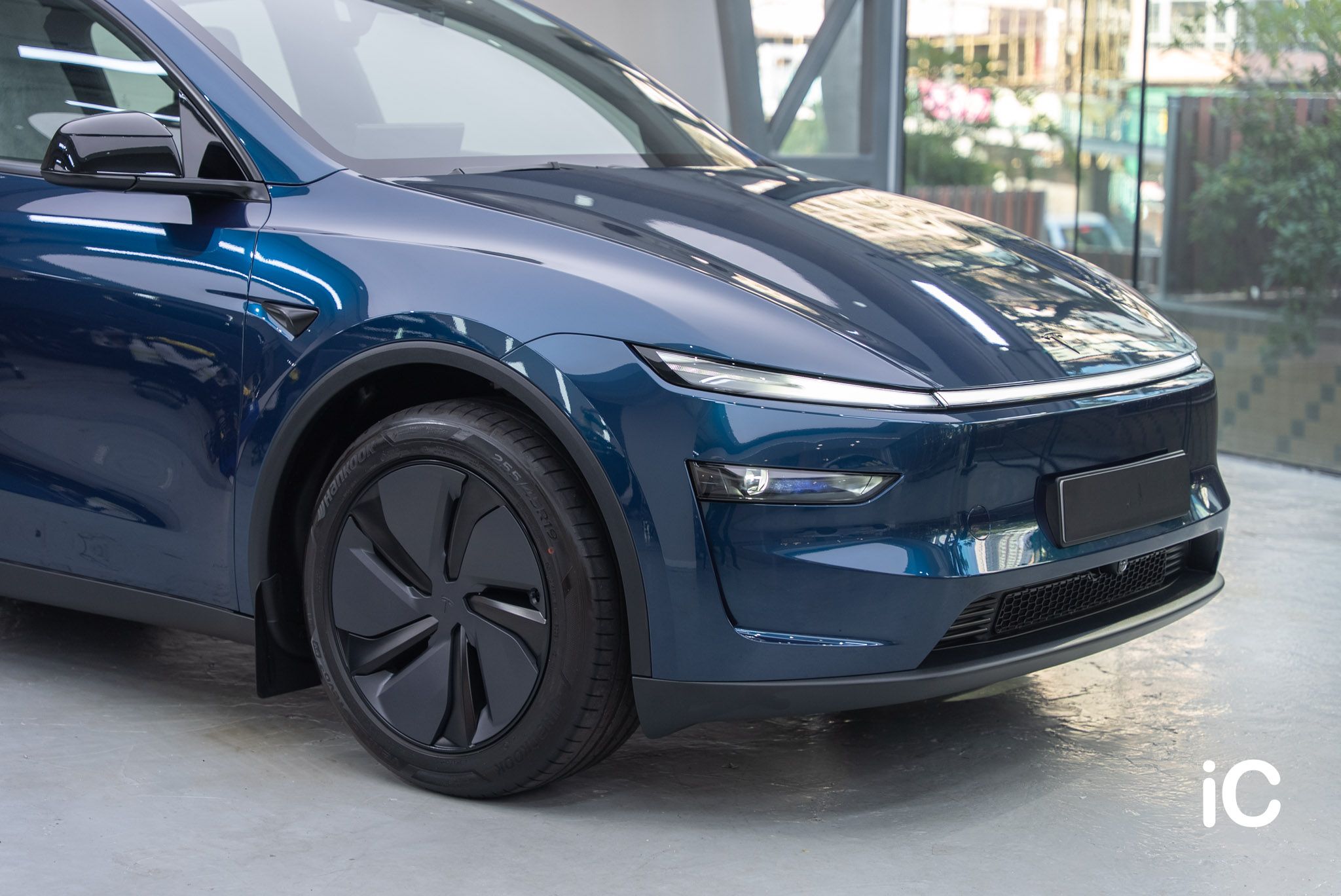 ic-detail-bmw-tesla-model-y-juniper-om-individual-colour-ppf-blue-sapphire-metallic-2