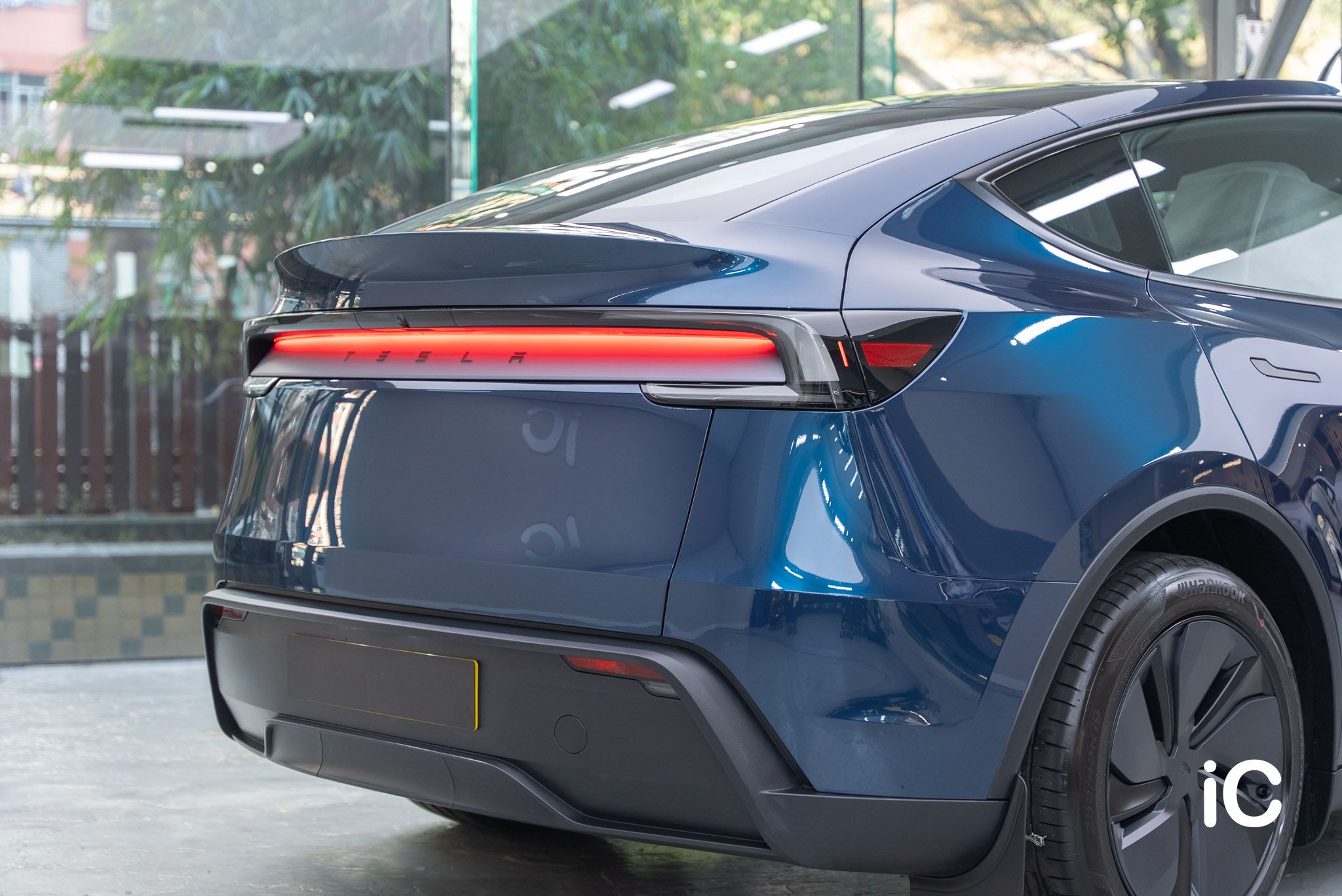 ic-detail-bmw-tesla-model-y-juniper-om-individual-colour-ppf-blue-sapphire-metallic-22