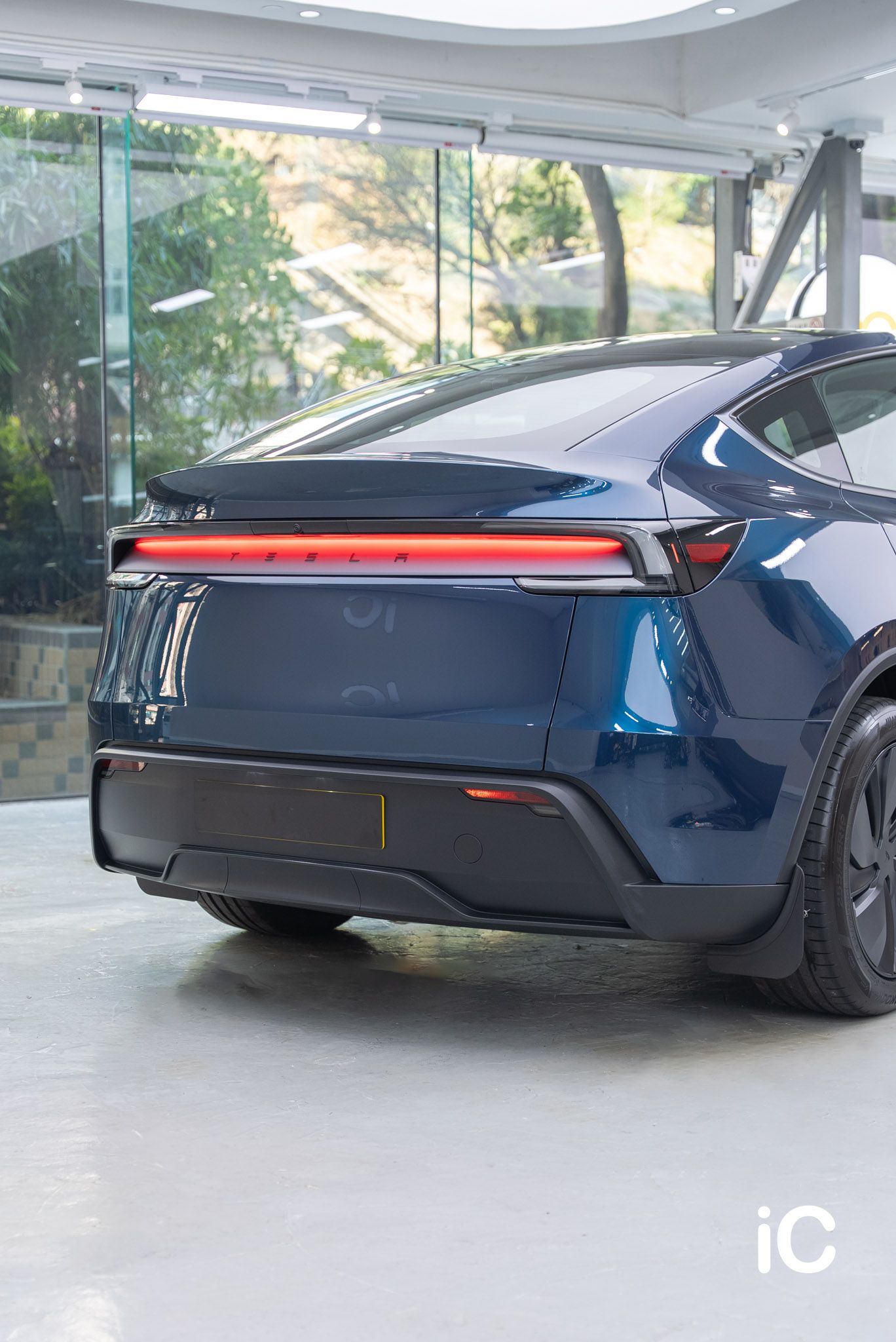 ic-detail-bmw-tesla-model-y-juniper-om-individual-colour-ppf-blue-sapphire-metallic-24