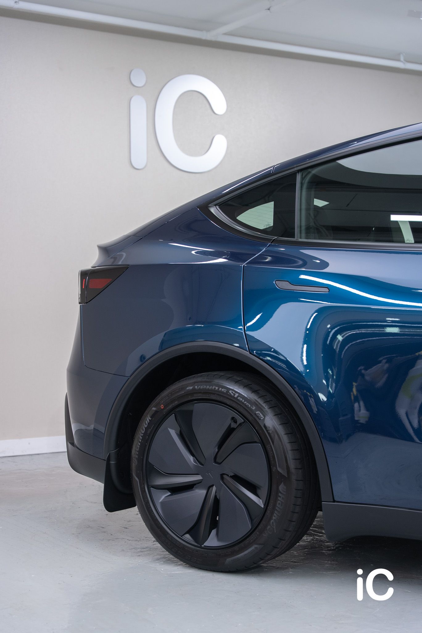 ic-detail-bmw-tesla-model-y-juniper-om-individual-colour-ppf-blue-sapphire-metallic-3